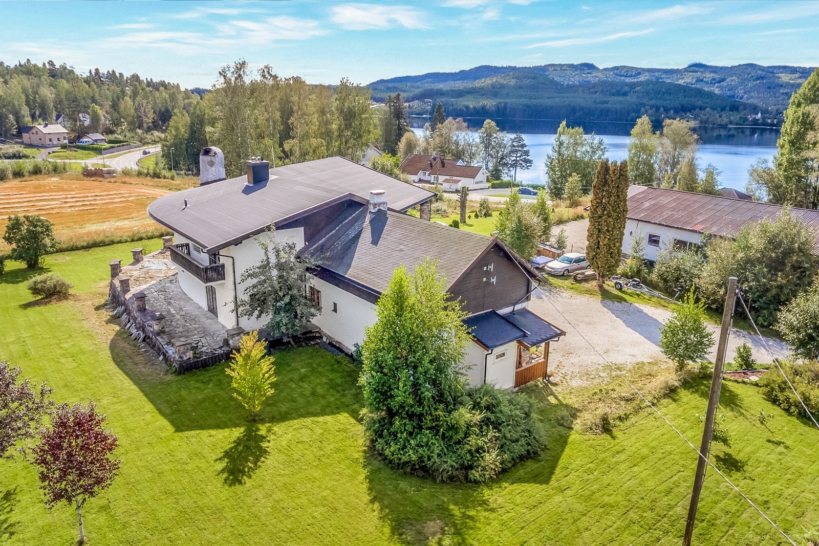 Pent opparbeidet tomt omgir eiendommen Galleribilde