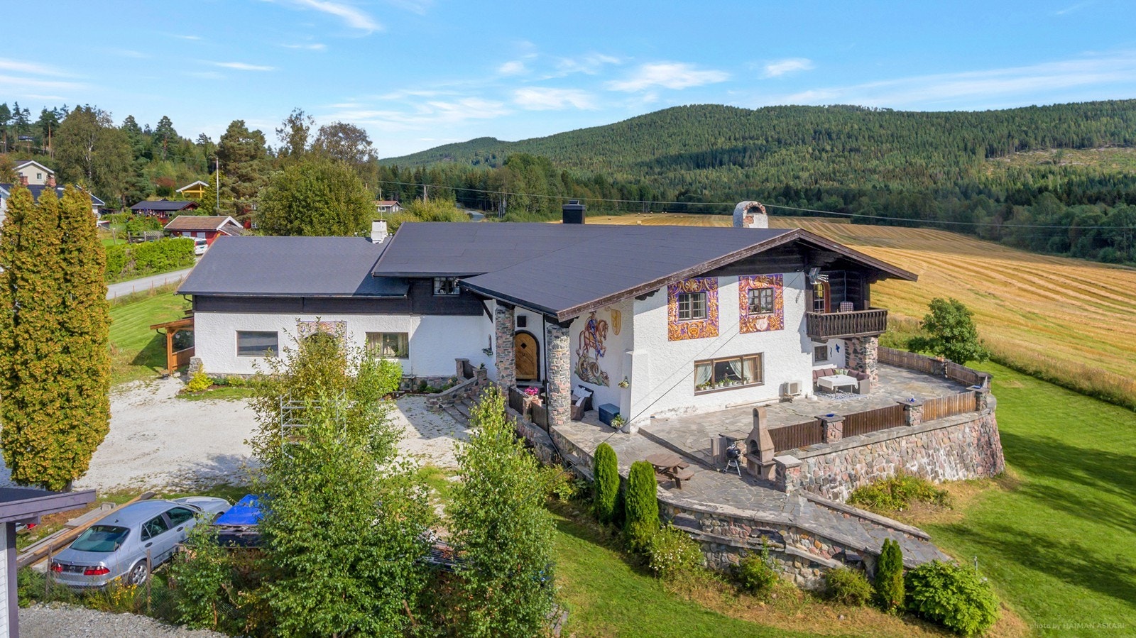 Velkommen til Nedre Rikhaugen 9 - En unik eiendom med særpreg! Galleribilde