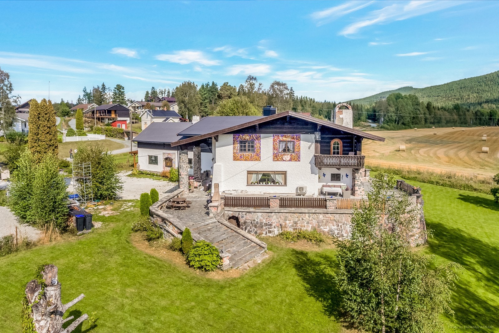 Eiendommen ligger ved Håkonsrud på Krøderen Galleribilde