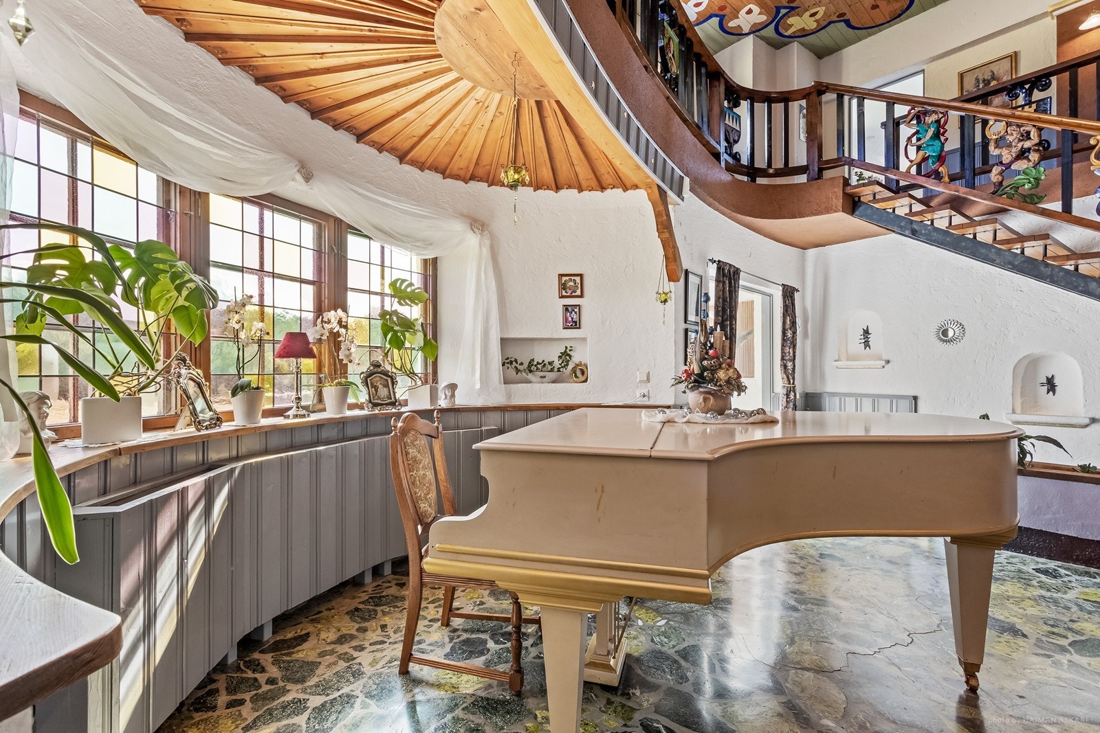 Klangen fra flygelet er upåklagelig i hallen.. Galleribilde