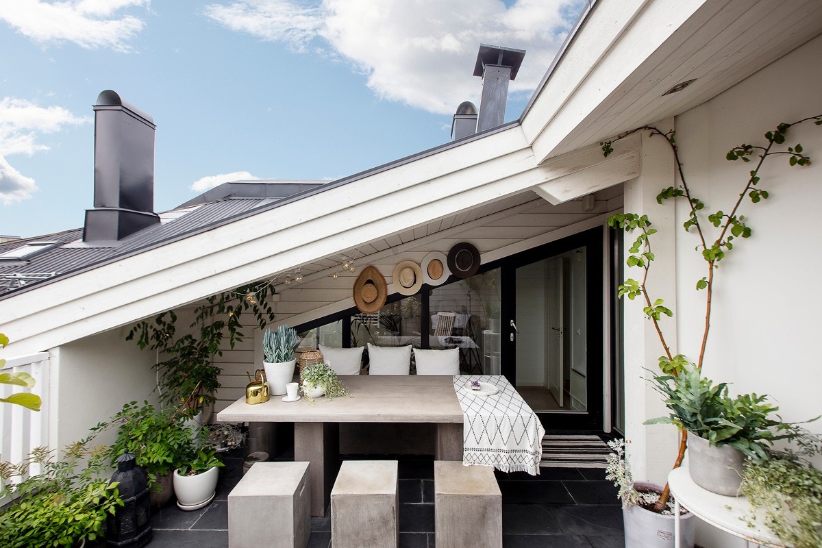 Leiligheten har en 20 kvm stor takterrasse med skyvedøradkomst fra stuen. Galleribilde