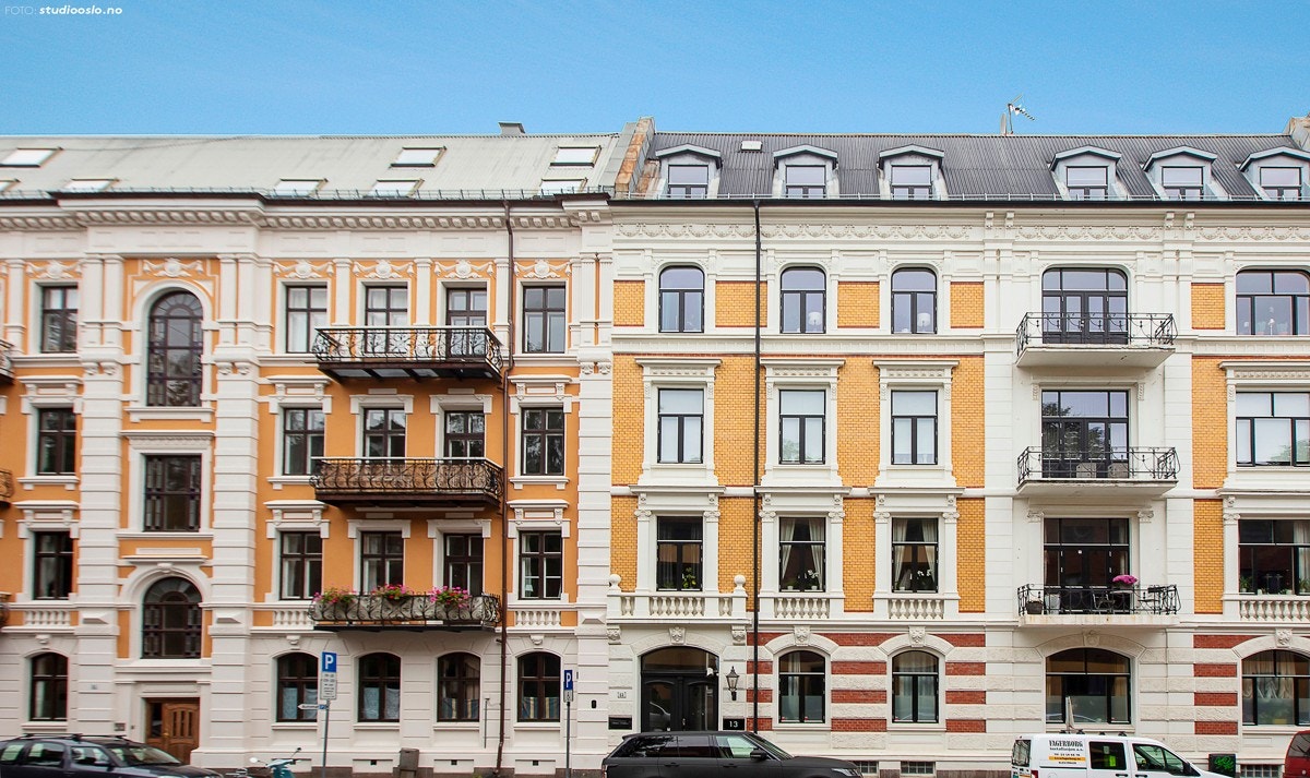 Bygget har en æreverdig fasade i ekte Frognerstil. Her bor man veldig sentralt med gangavstand til alle nødvendigheter. Galleribilde