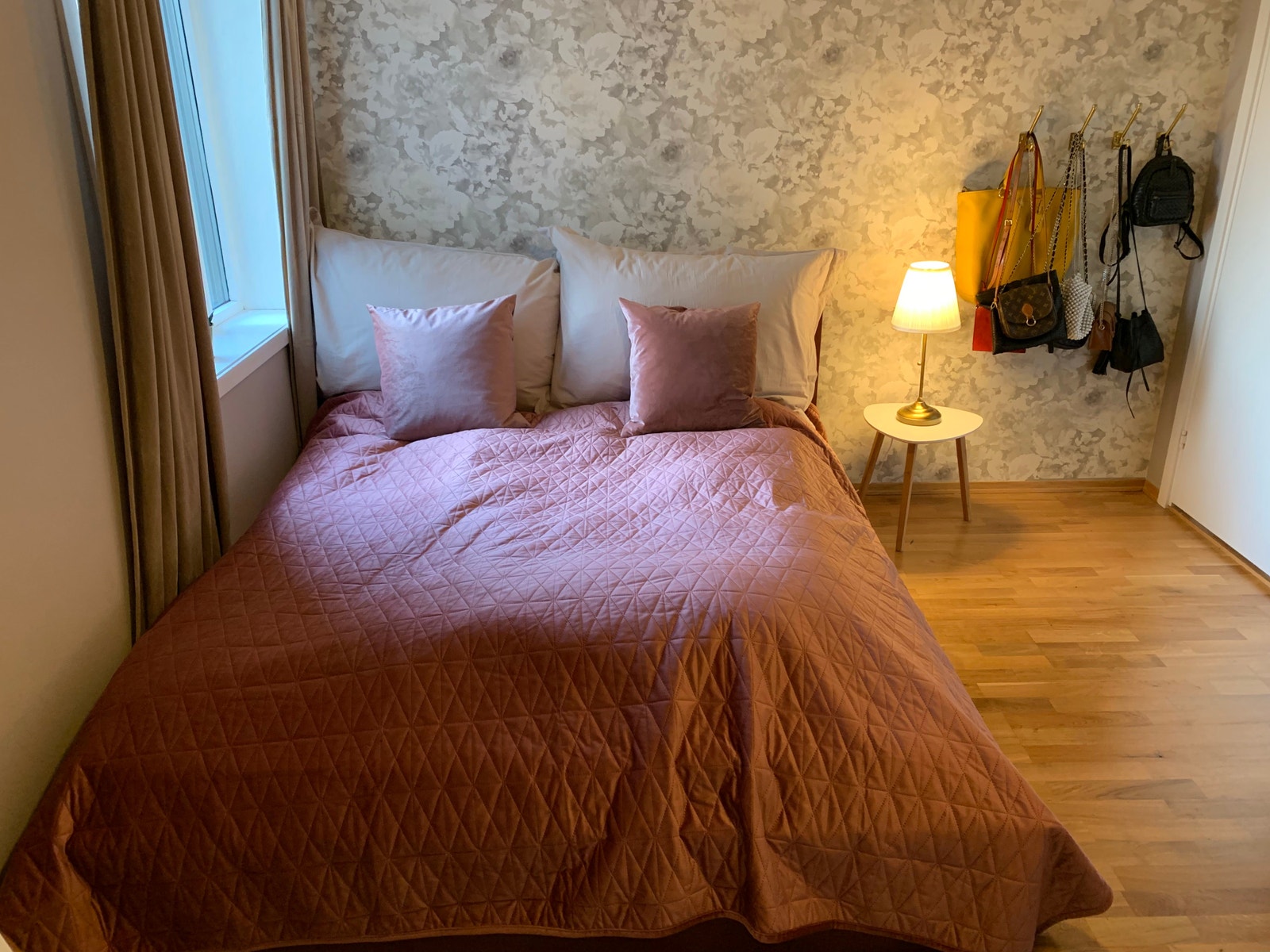 Romslig soverom 1 Galleribilde