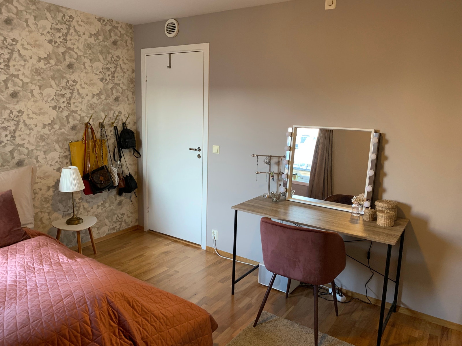 Romslig soverom 1 Galleribilde