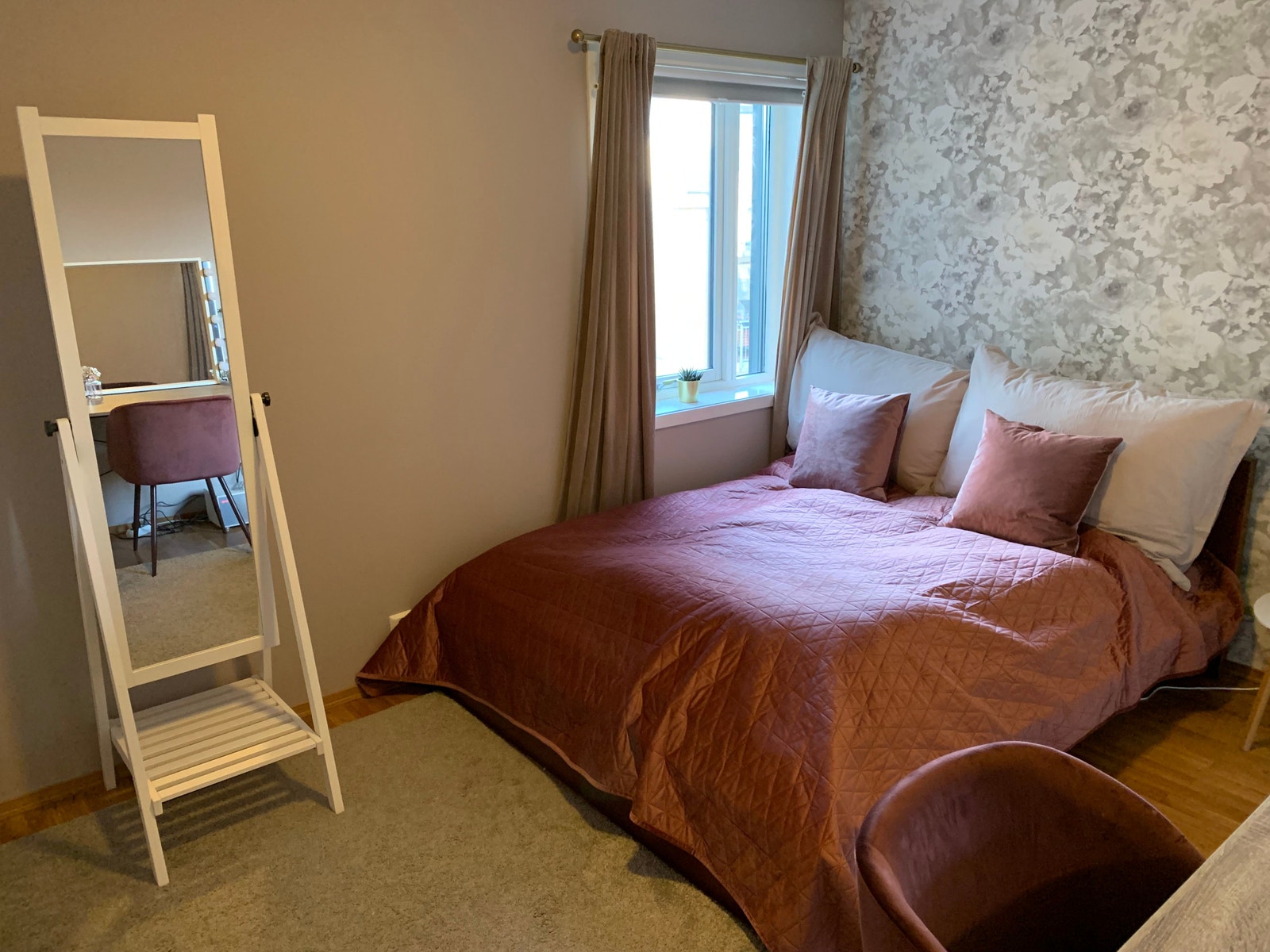 Romslig soverom 1 Galleribilde