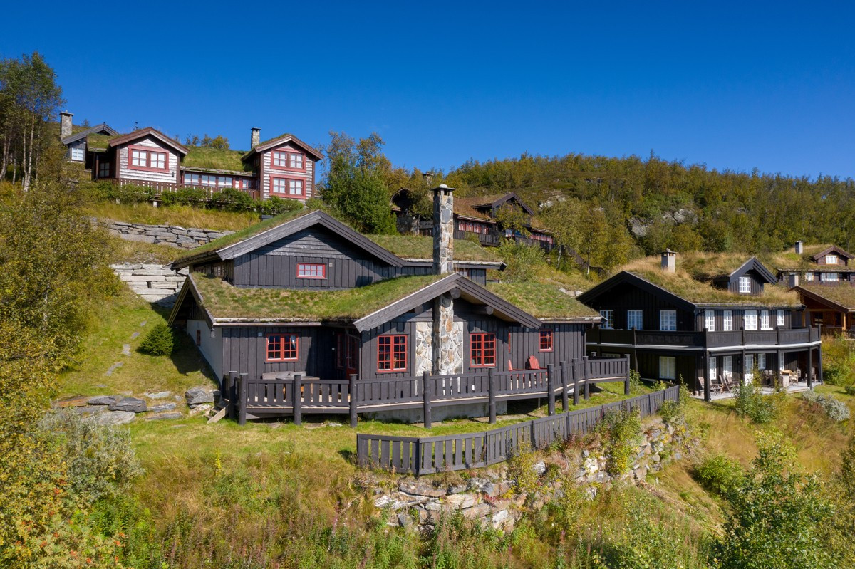 Velkommen til "toppen" av Beitostølen - Bjødnabakkgoto 30 er en flott hytte med attraktiv beliggenhet og spektakulær utsikt mot fjellene og nærområdet.