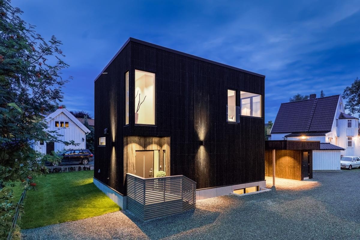 Utvendig er det montert stemningsfull belysning i LED. Galleribilde