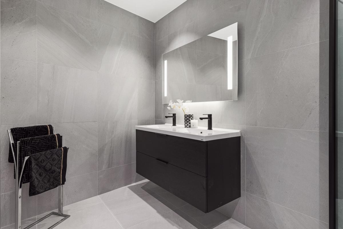 Innredning på begge bad er levert fra Fossline Galleribilde