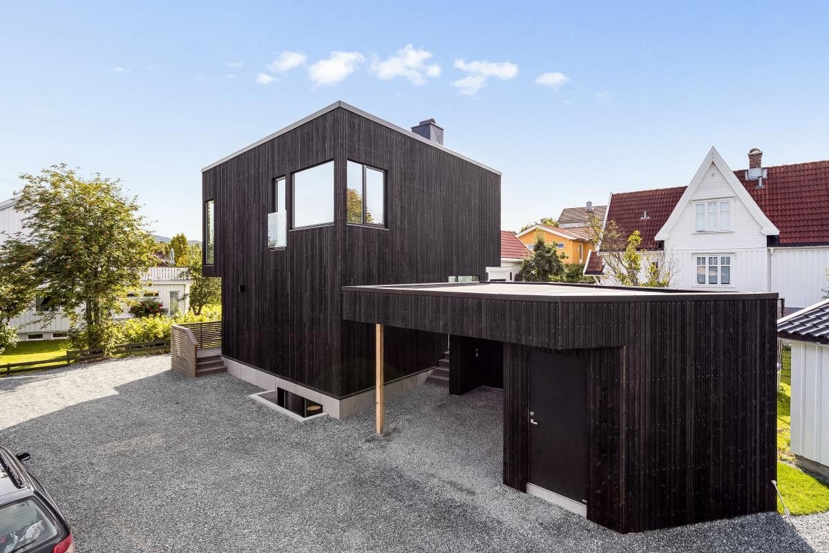 Pent opparbeidet gårdplass. Galleribilde