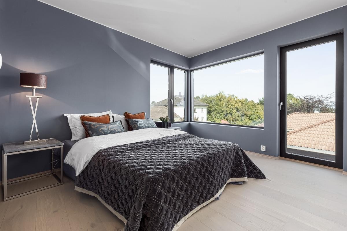 Fra terrassedør i 2 etasje er taket klargjort/ bygget teknisk slik at man kan etablere takterrasse. Galleribilde