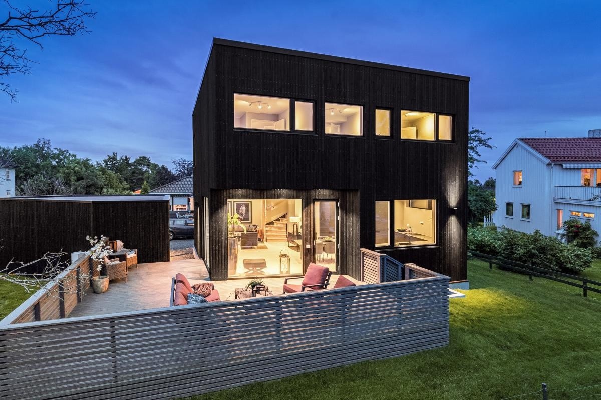 Her kommer man til dekket bord, boligen er ferdigstilt men ikke tatt i bruk. Boligen er gjennomgående med materialer av høy kvalitetsmessig karakter Galleribilde