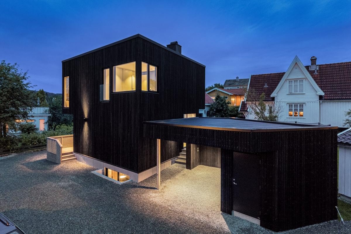 Ved siden av carport har man utvendig bod på ca. 5 kvm. Galleribilde