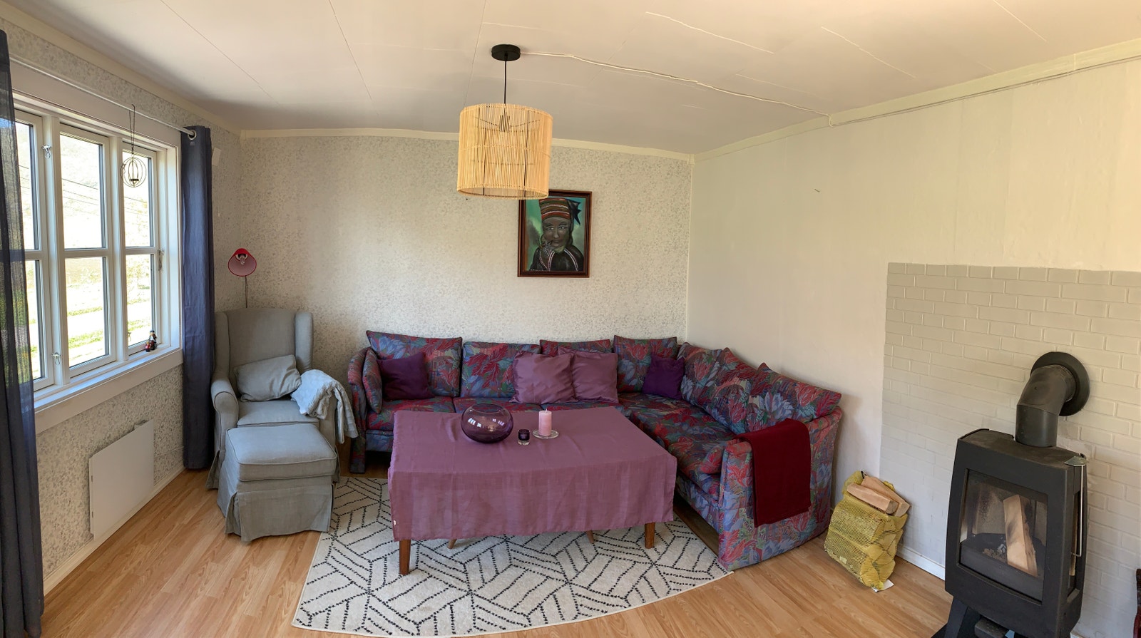 lun sofakrok med peisovn Galleribilde