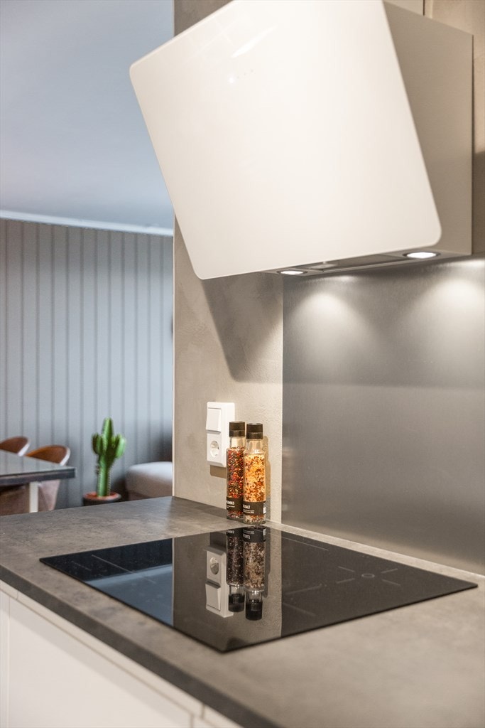 Pen ventilator og induksjontopp. Galleribilde