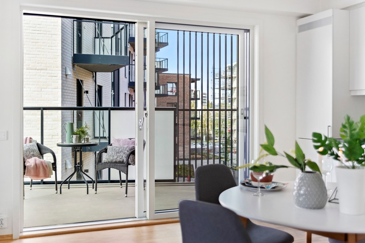 De store, gulv til tak-vinduene gir godt med lysinnslipp. Galleribilde