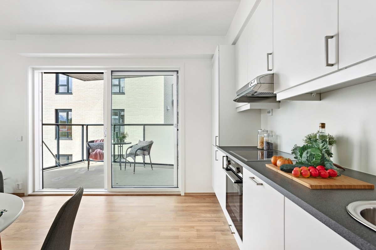 Laminat benkeplate i farge Smoked Quarterstone. Galleribilde