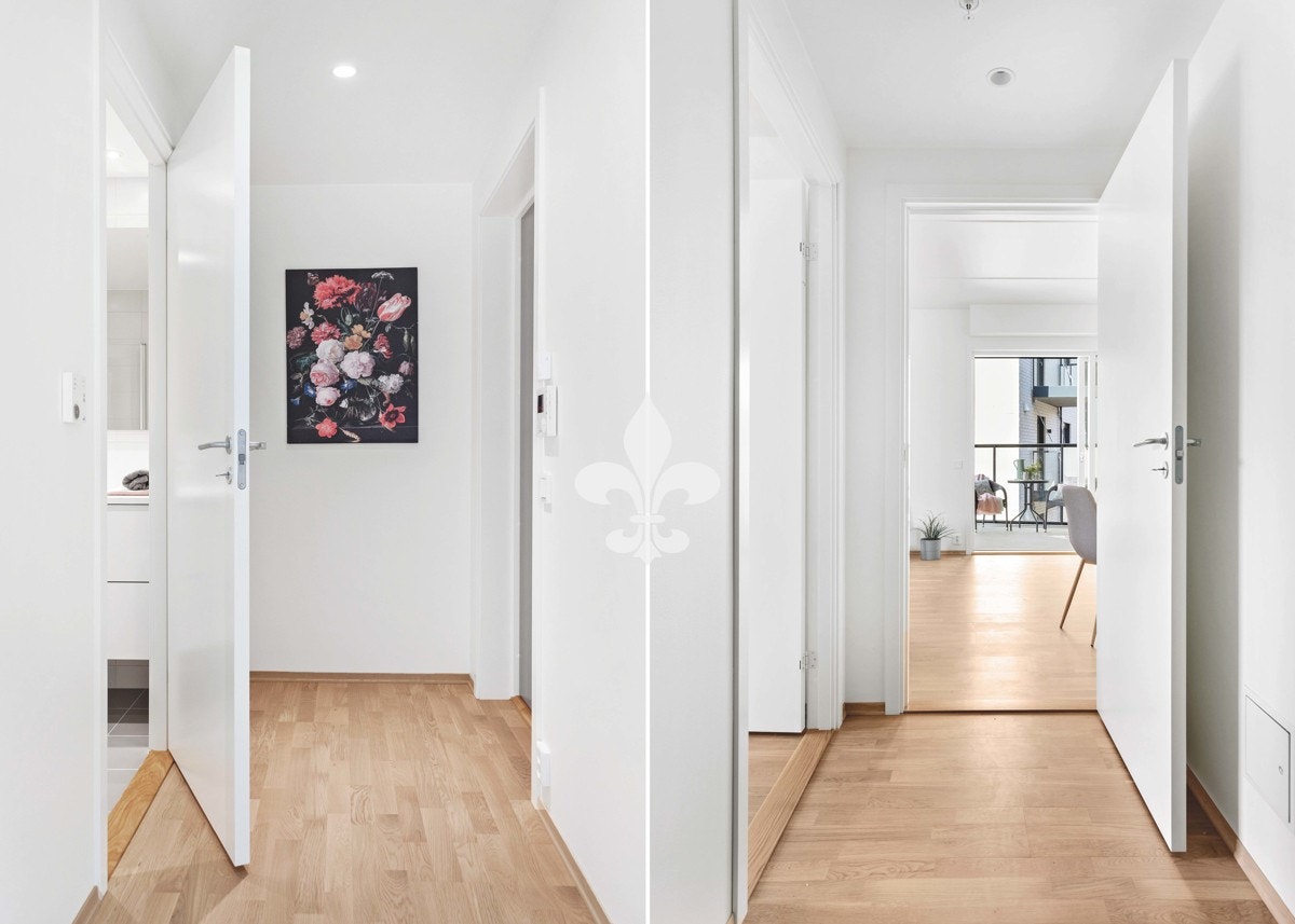 Du ankommer leiligheten via heis eller trapper til etasjeplan. Leiligheten har en innbydende og lys entré, som gir et godt førsteinntrykk av boligen. Galleribilde
