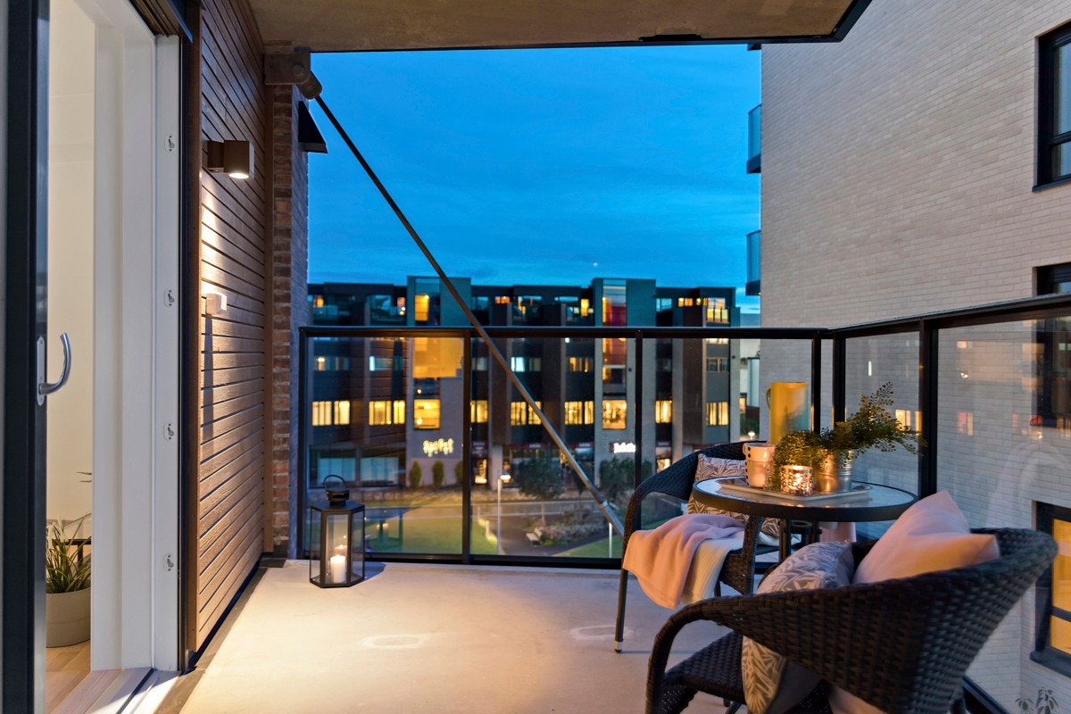 Leiligheten har balkong mot vest med gode solforhold, og flott utsyn mot pent opparbeidet fellesområde. Galleribilde