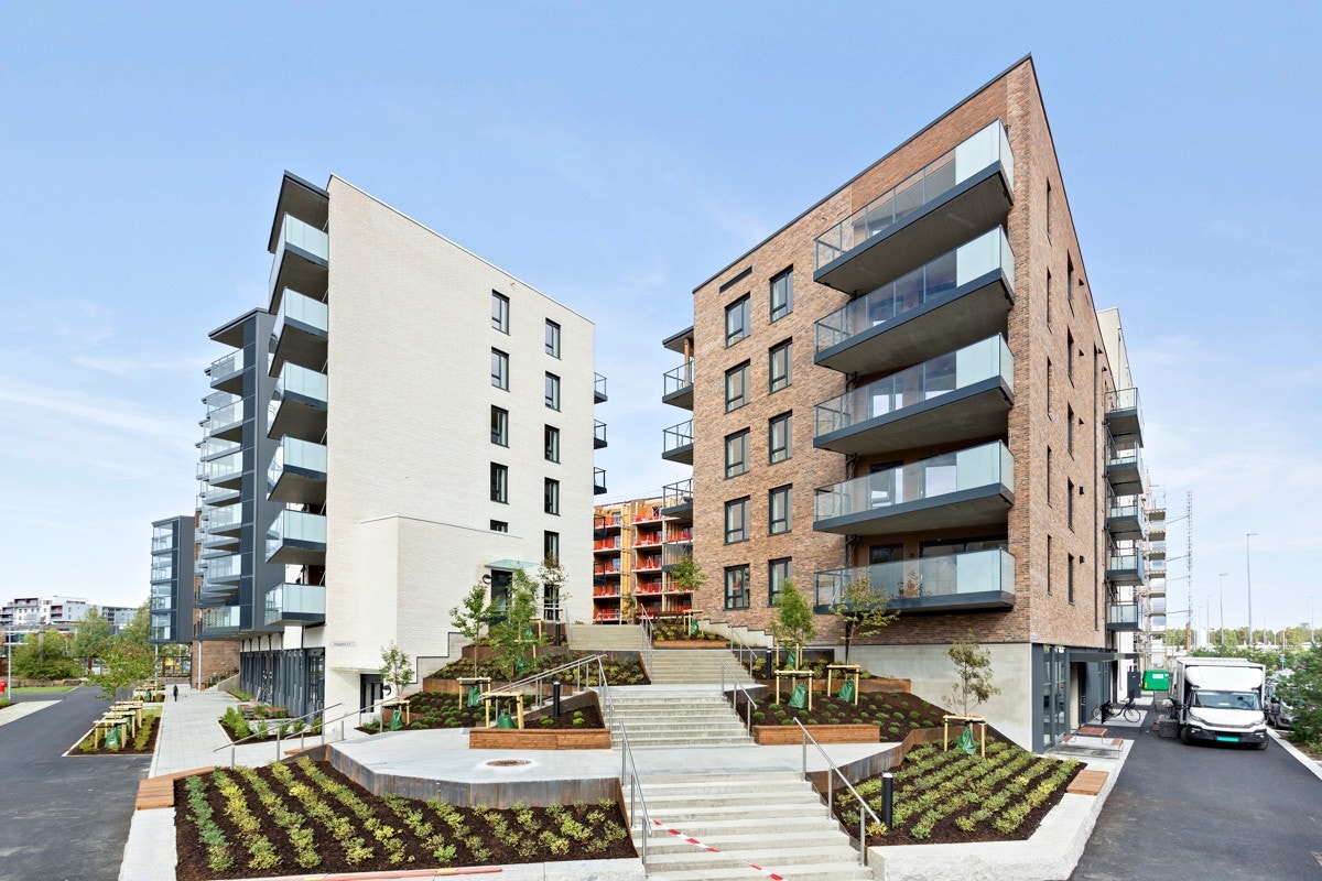 Leiligheten ligger midt i sentrumskjernen i Jessheim rett ved togstasjonen. Galleribilde