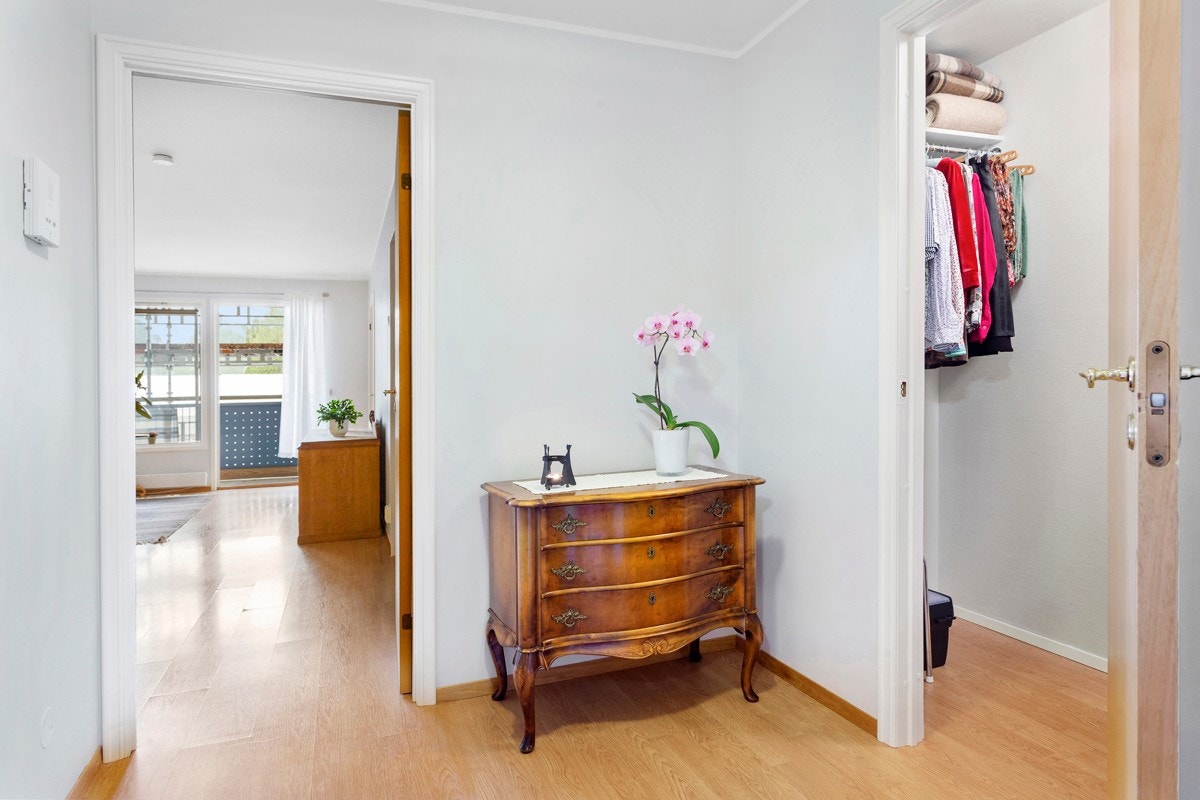 Entré med innvendig bod på 2 kvm. Galleribilde