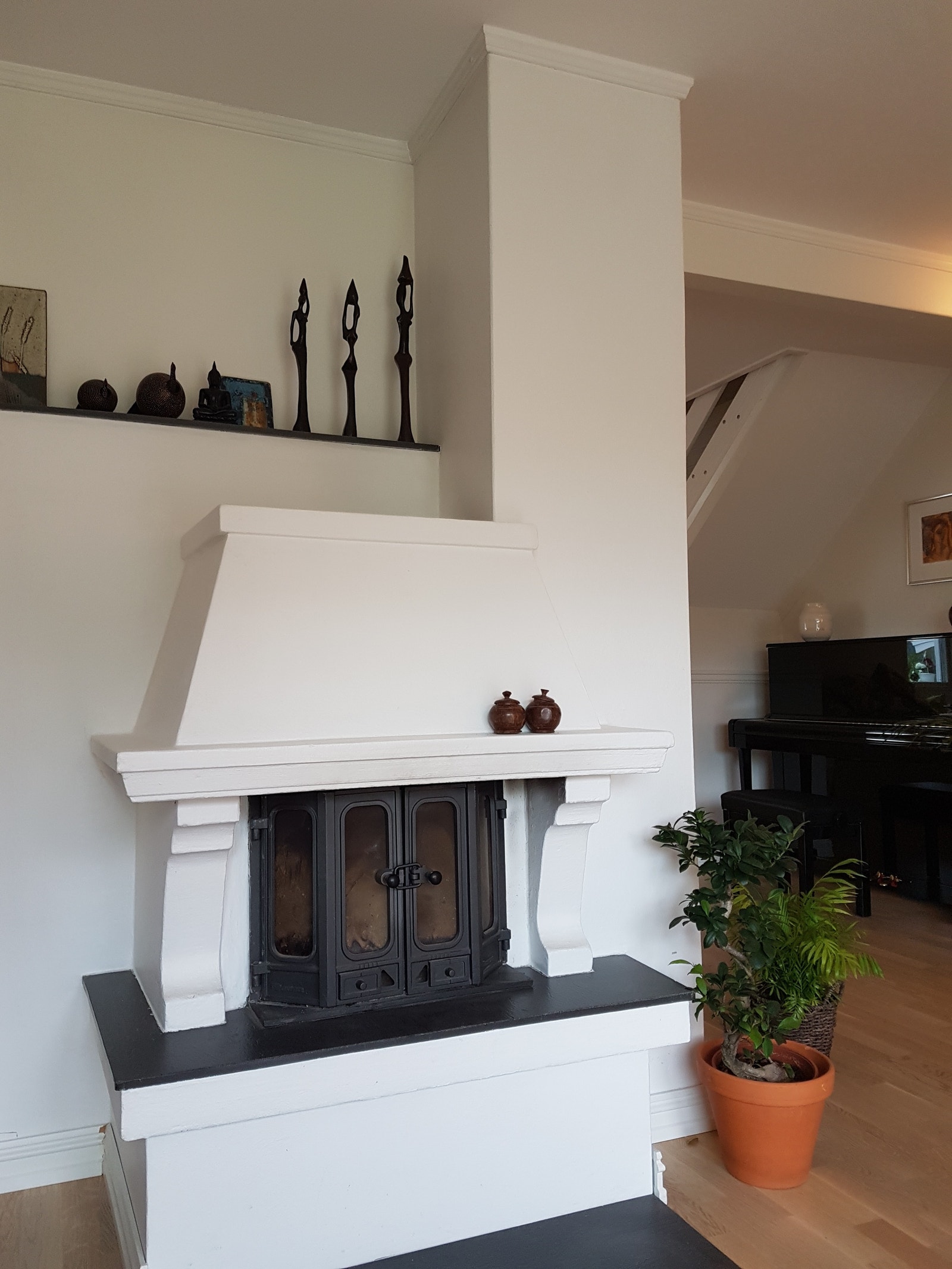 Funksjonell peis i stue Galleribilde