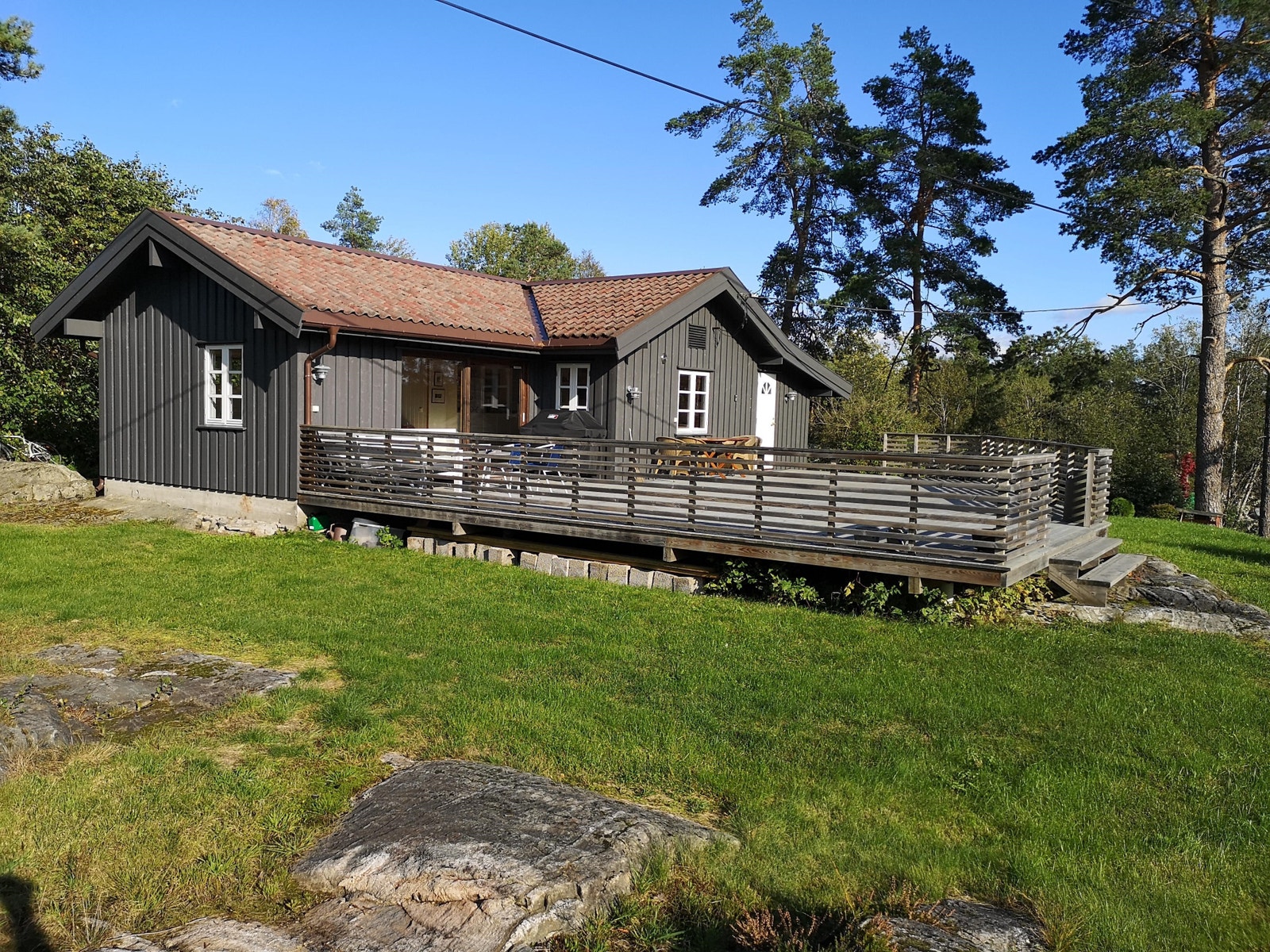 Fasade og hage Galleribilde