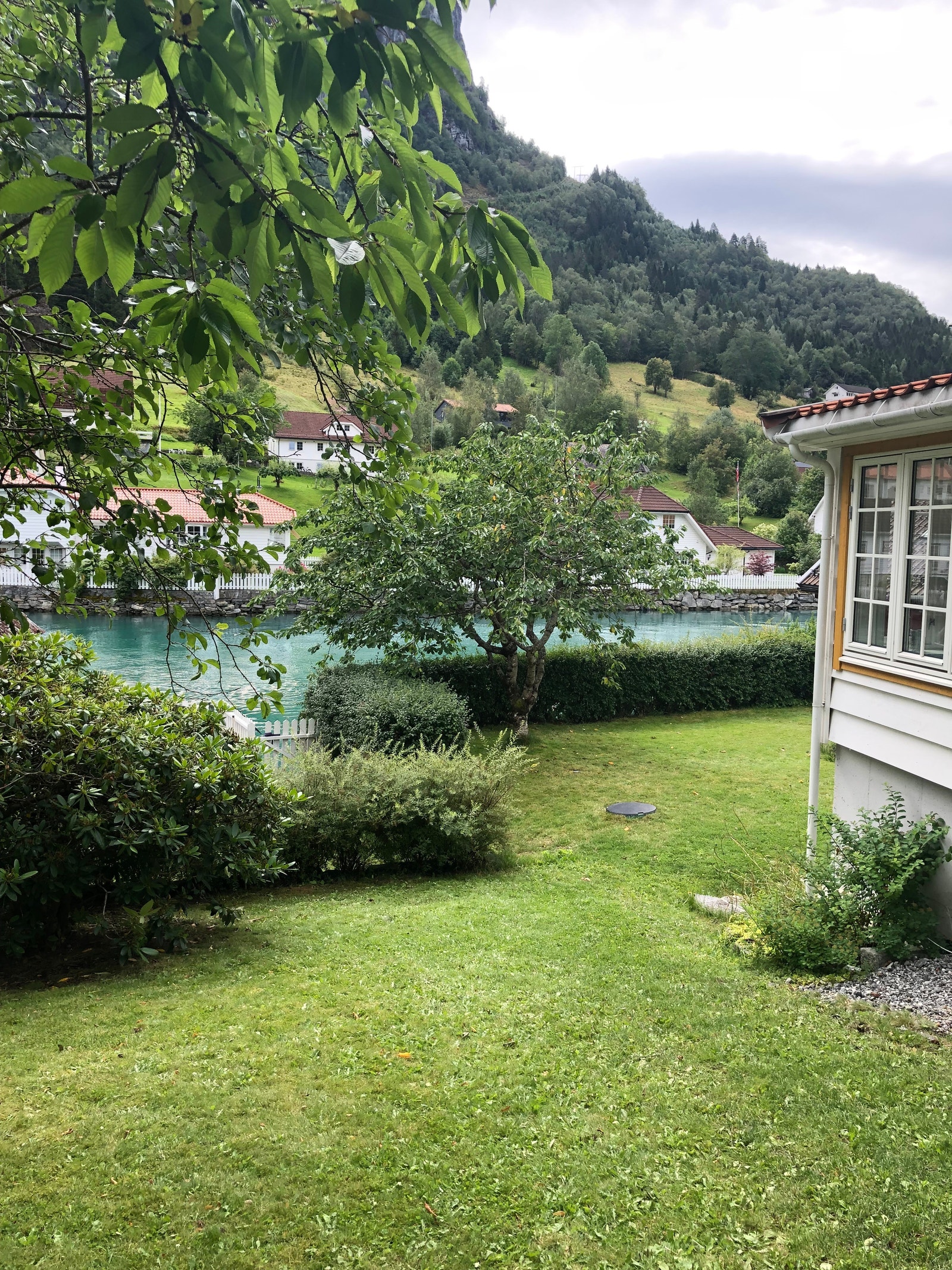 Hagen mot elva Galleribilde