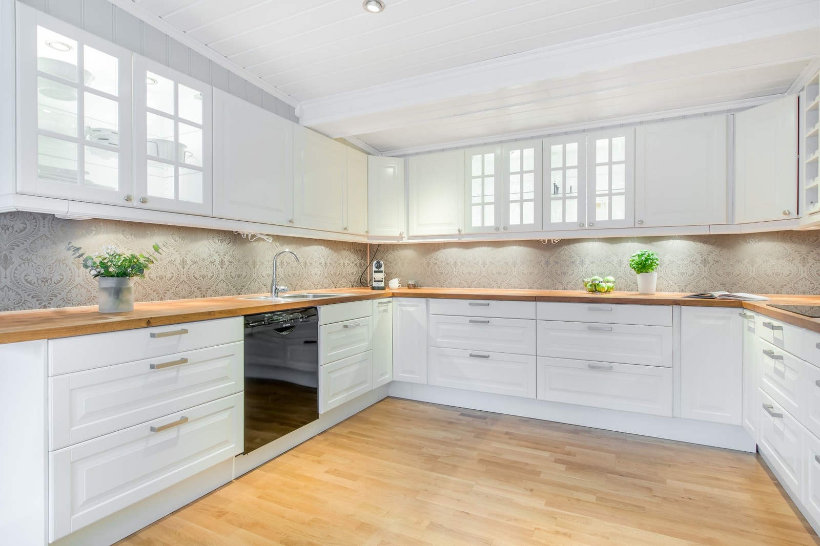 Elegant og romslig kjøkken på ca.17kvm. Galleribilde