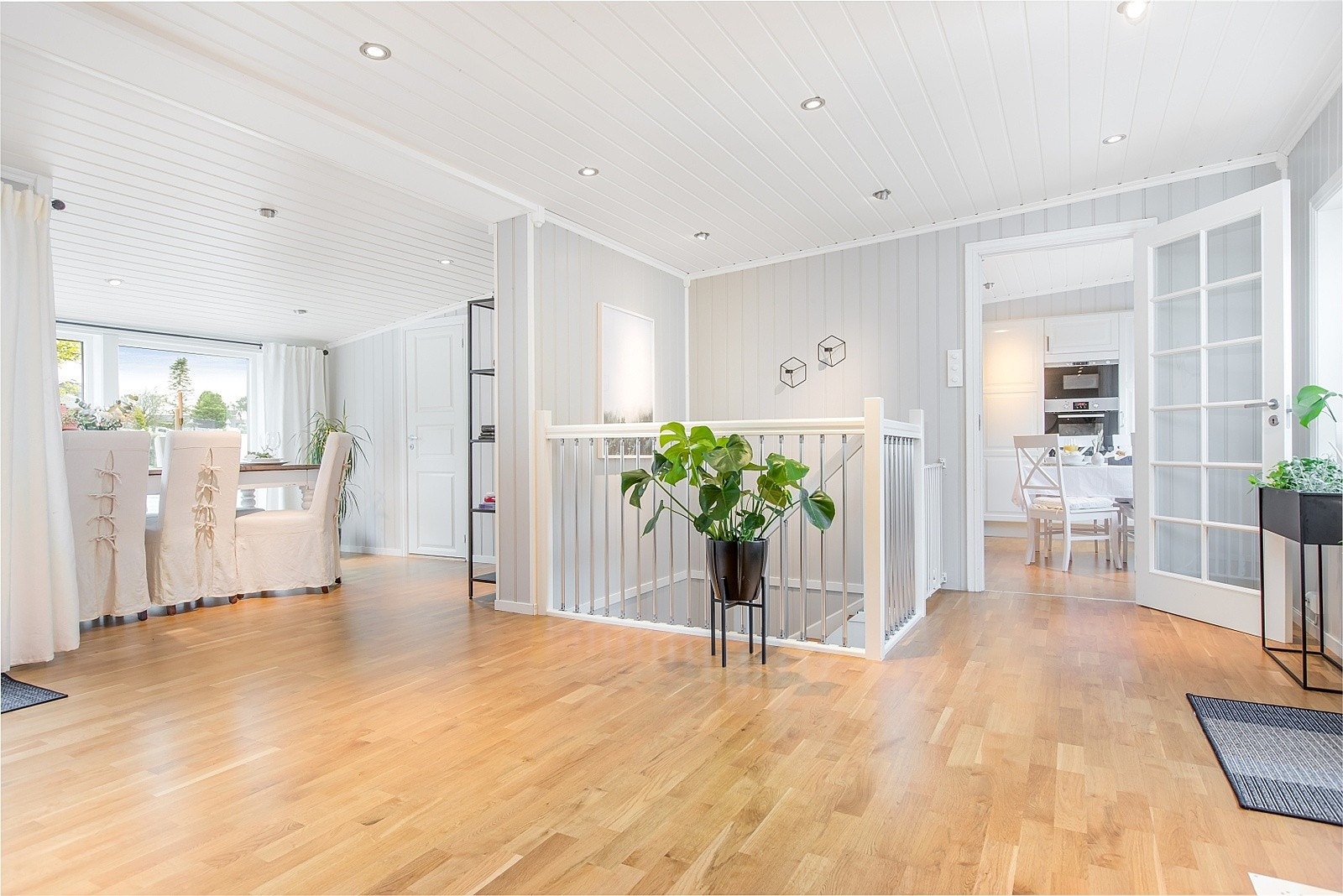 På stue er det god plass til hyggelig spisegruppe. Galleribilde