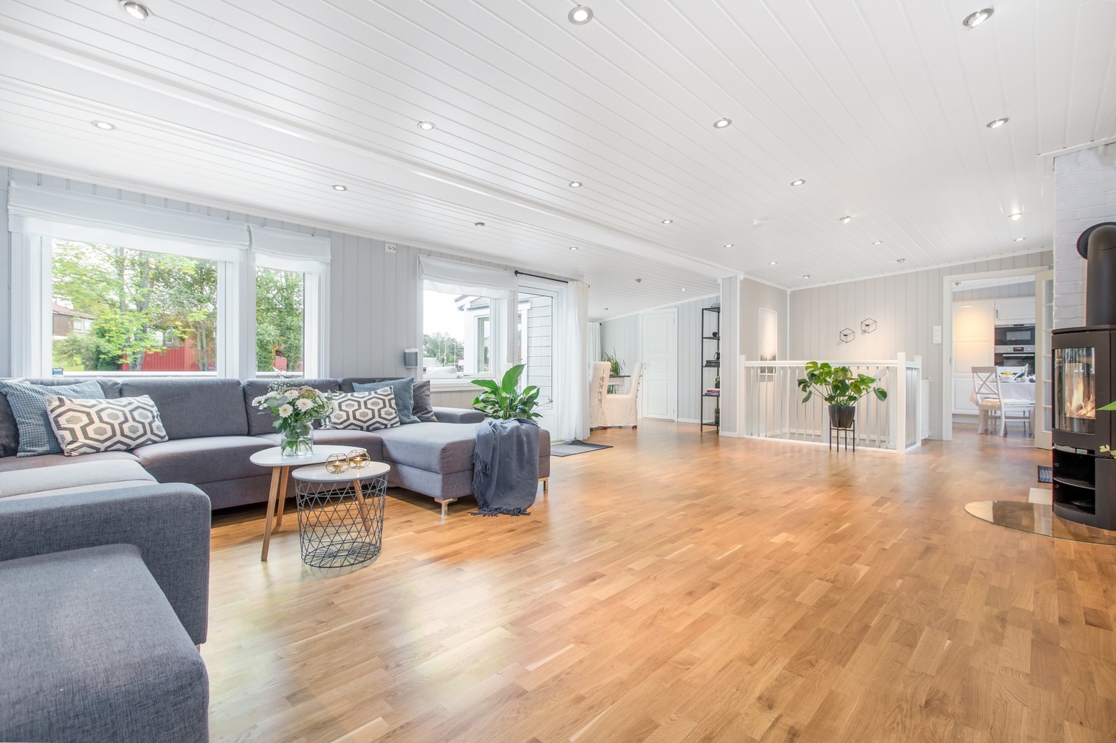 LED-spottene på stue har flere soner, slik at man selv kan stille inn ønsket belysning. Galleribilde