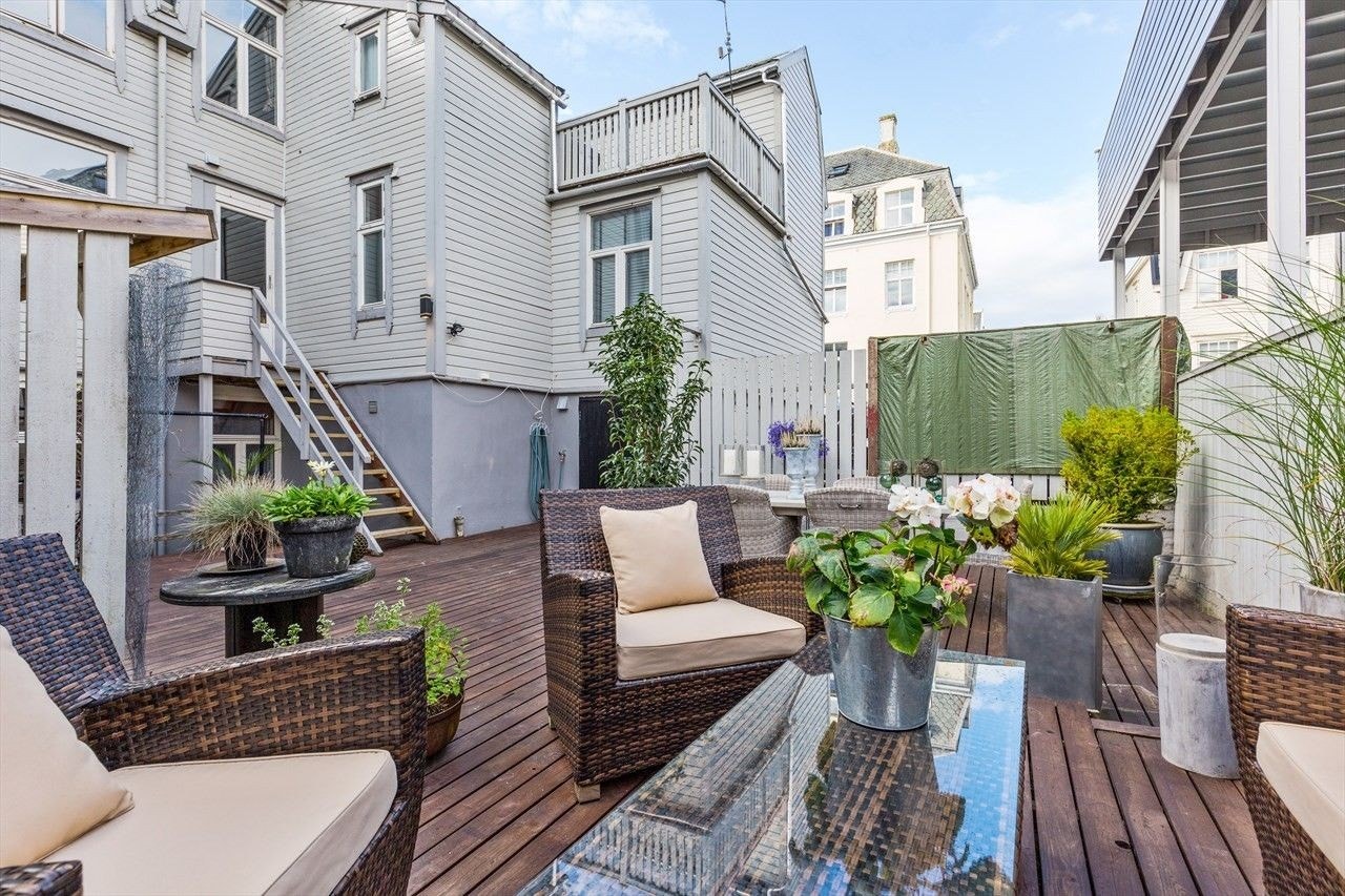 Bakgård Galleribilde