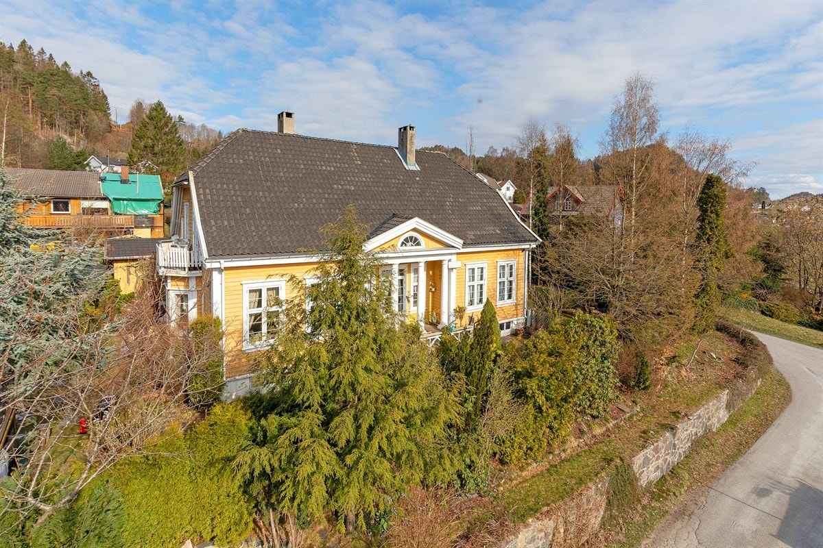 Sørmegleren ved Henrik Lossius ønsker deg velkommen til Leirdalen 23! Galleribilde