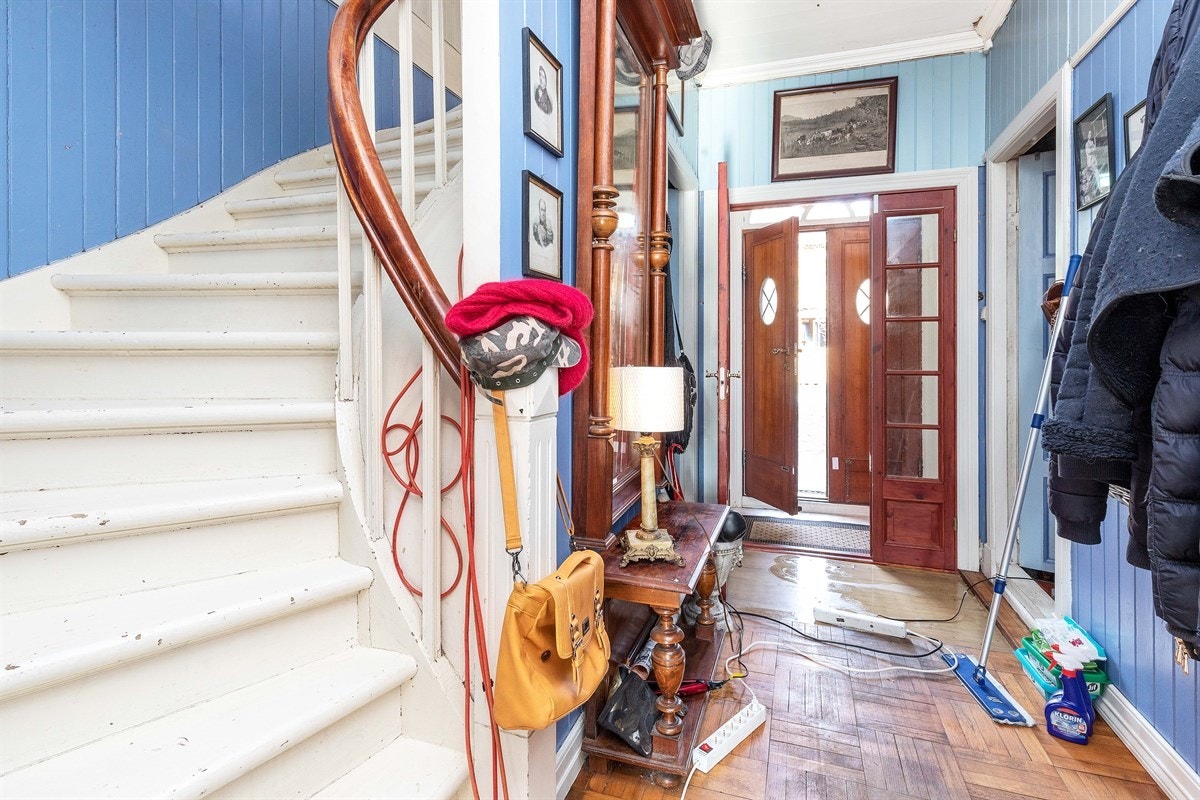 Gang/ trappehall Galleribilde