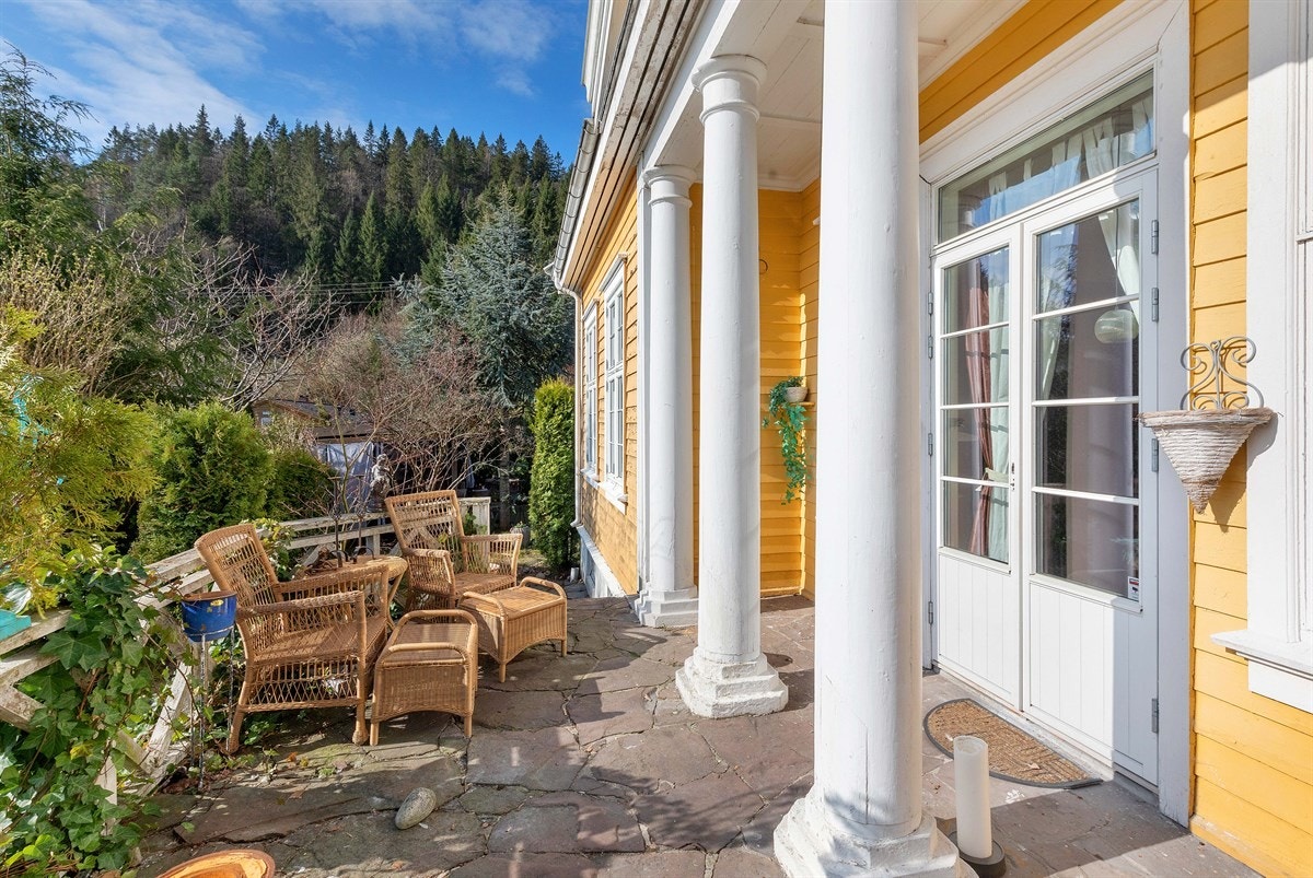 Utgang fra stue til uteplass Galleribilde