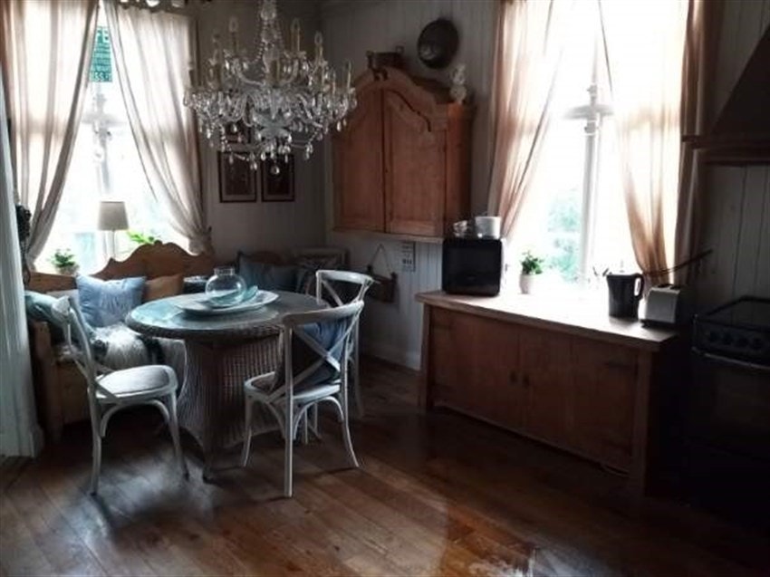 Kjøkken med spiseplass Galleribilde