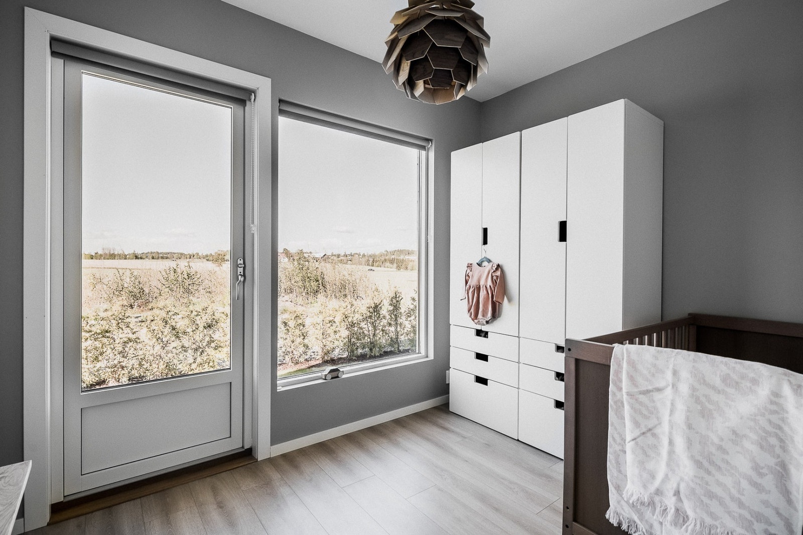 Alle med lys atmosfære og god plass til innredning. Galleribilde