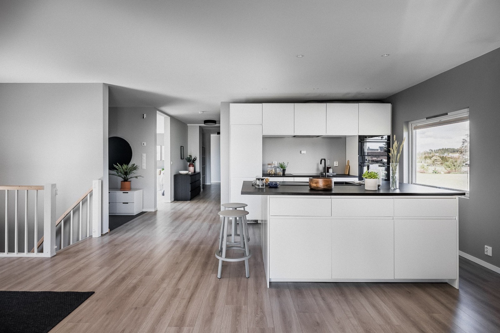 Fargevalgene er nøye gjennomtenkt og materialvalget er stilsikkert. Galleribilde