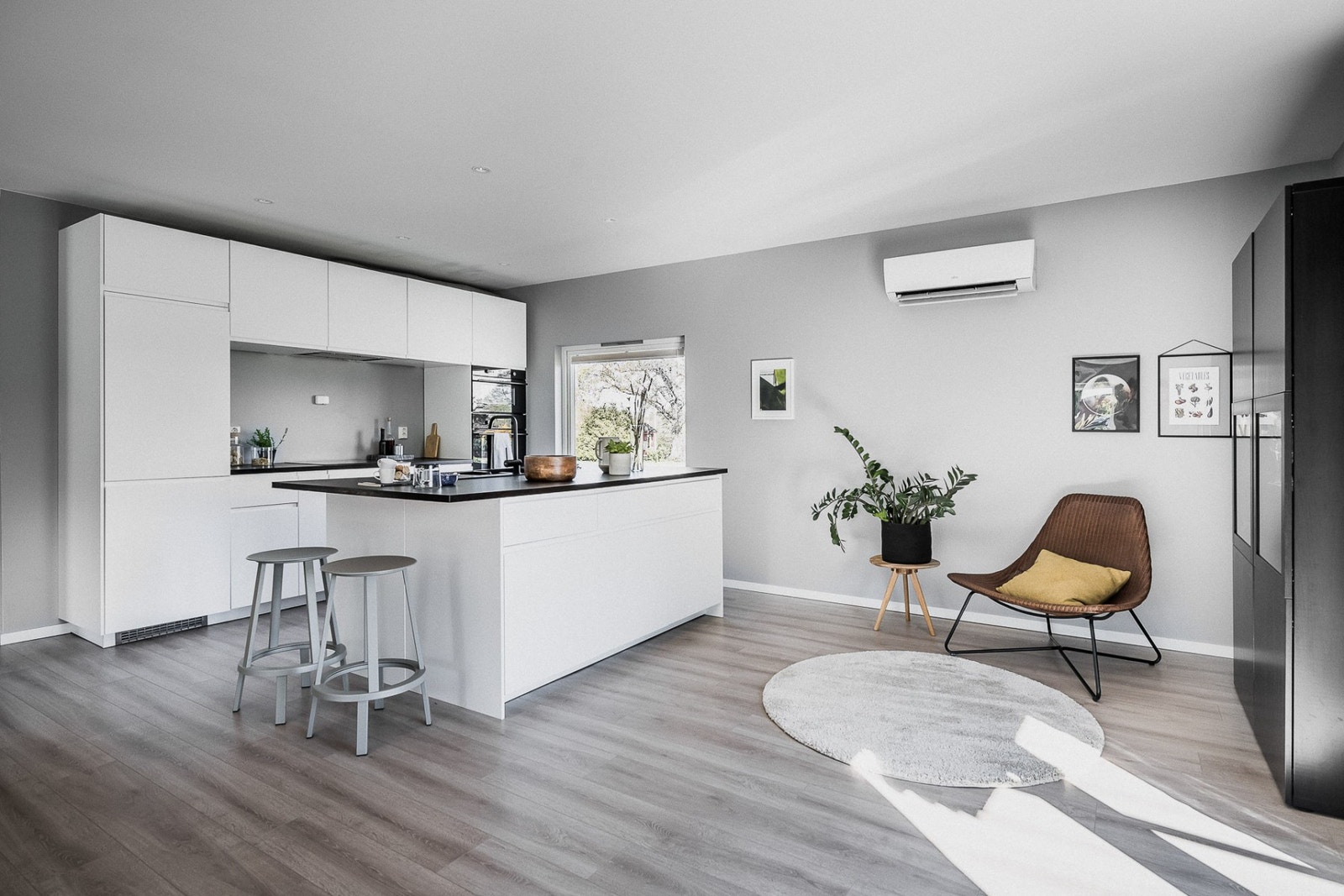 Flytt rett inn til en moderne og innholdsrik enebolig over to plan. Galleribilde