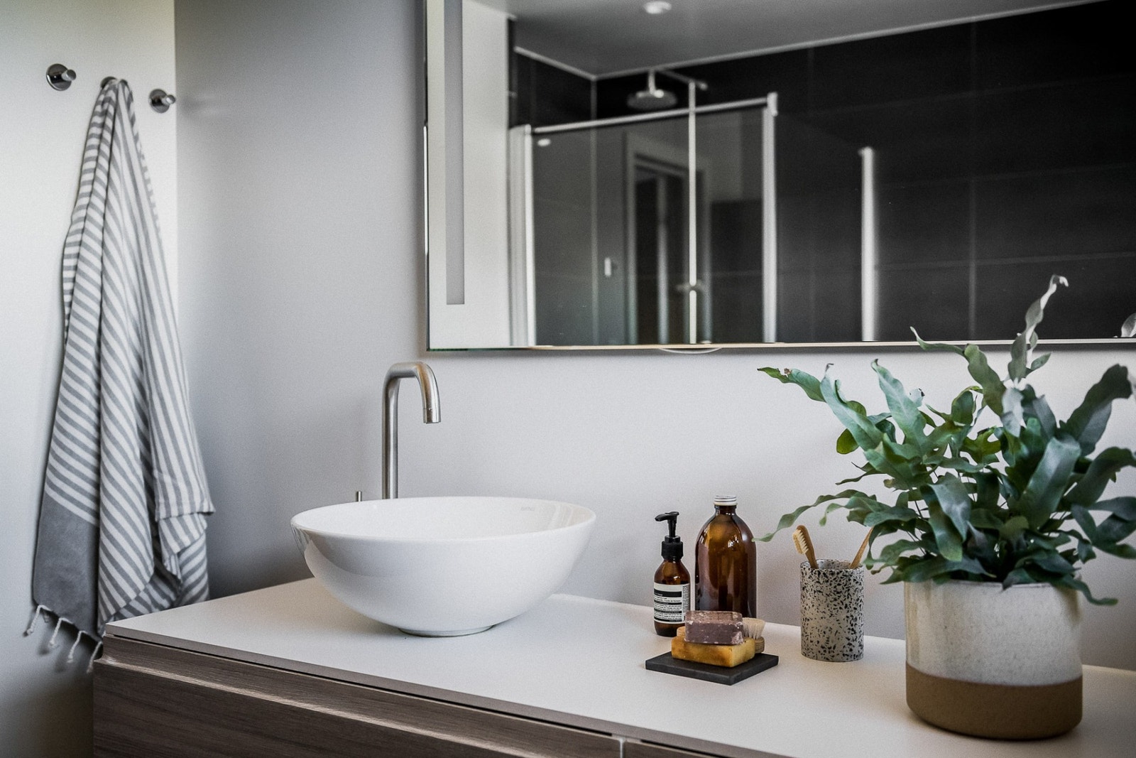 Den moderne stilsammensetningen kunne passet godt inn i et interiørmagasin. Galleribilde