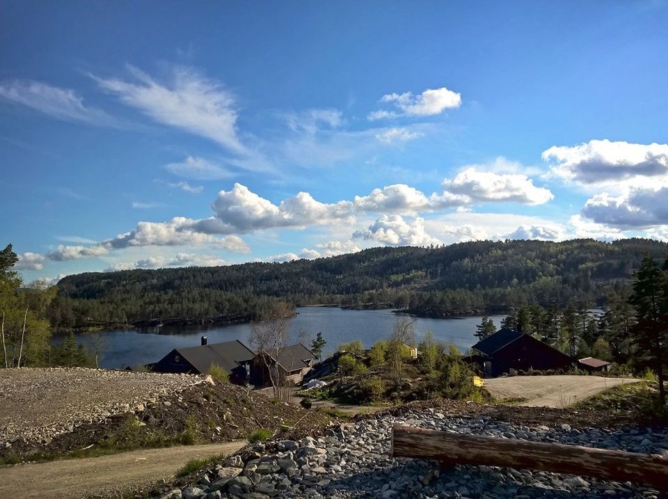 Utsikt fra tomt nr 7 mot syd og Høverslandsvannet. Galleribilde