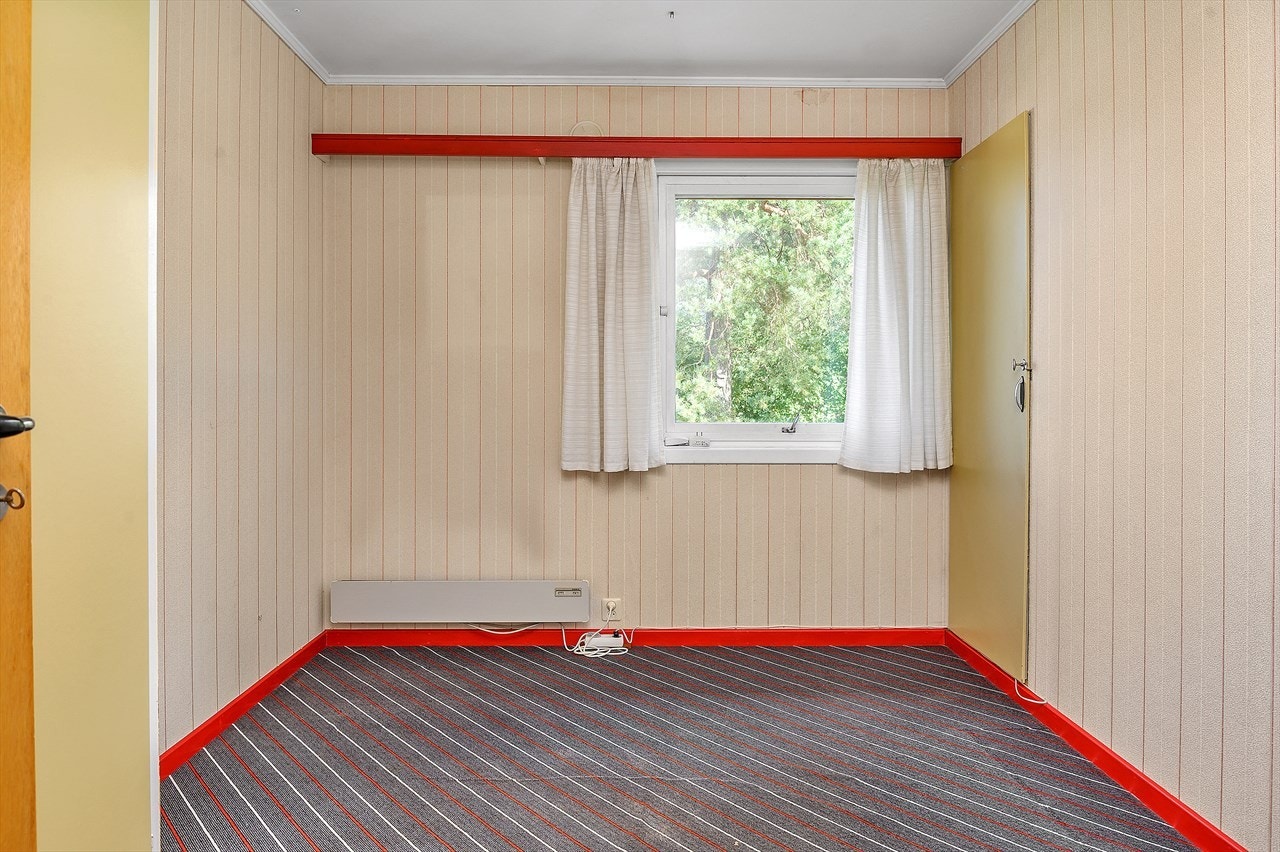 Soverom med fast trapp til loft. Galleribilde