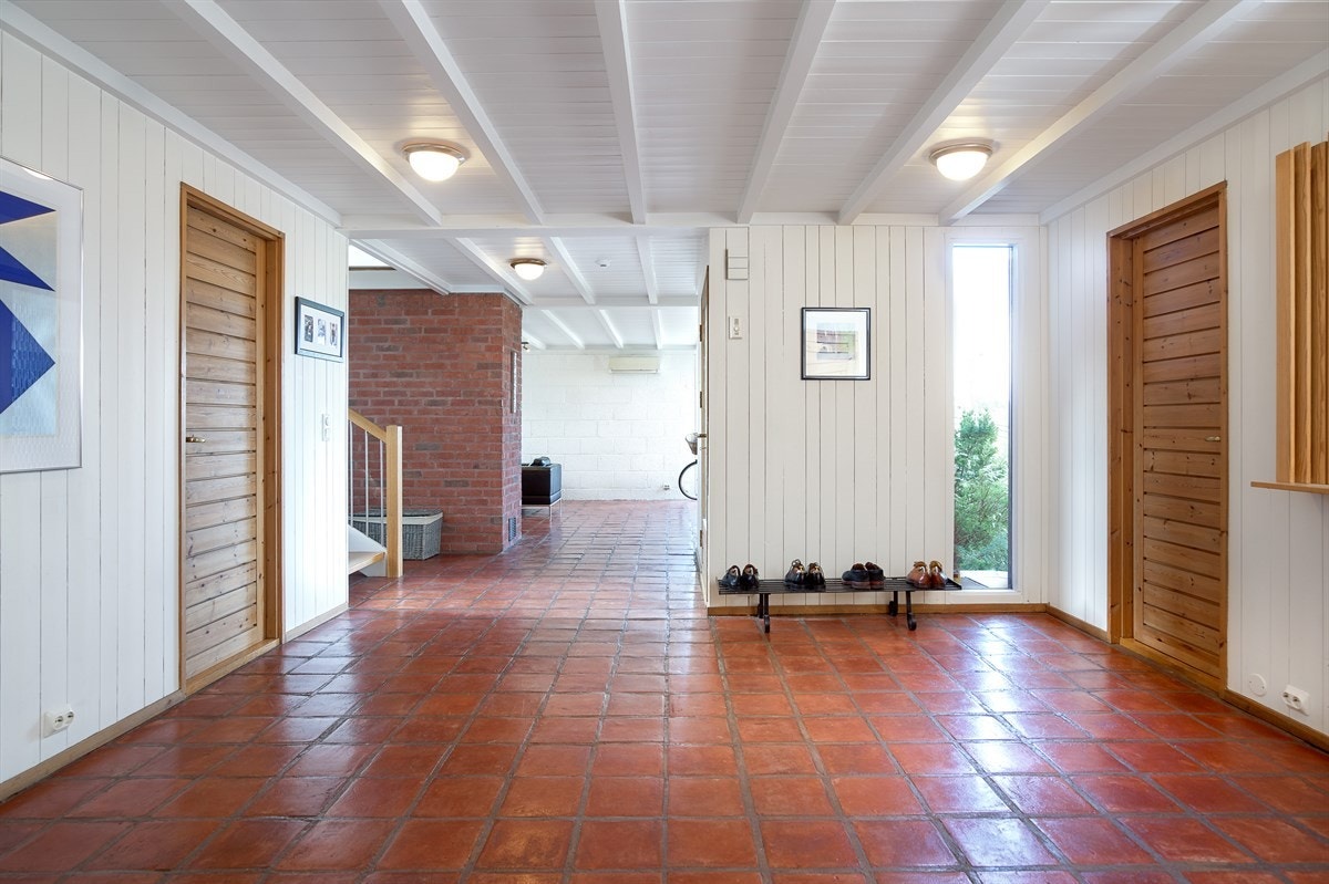 En stor og luftig hall er det første du kommer inn i. Galleribilde