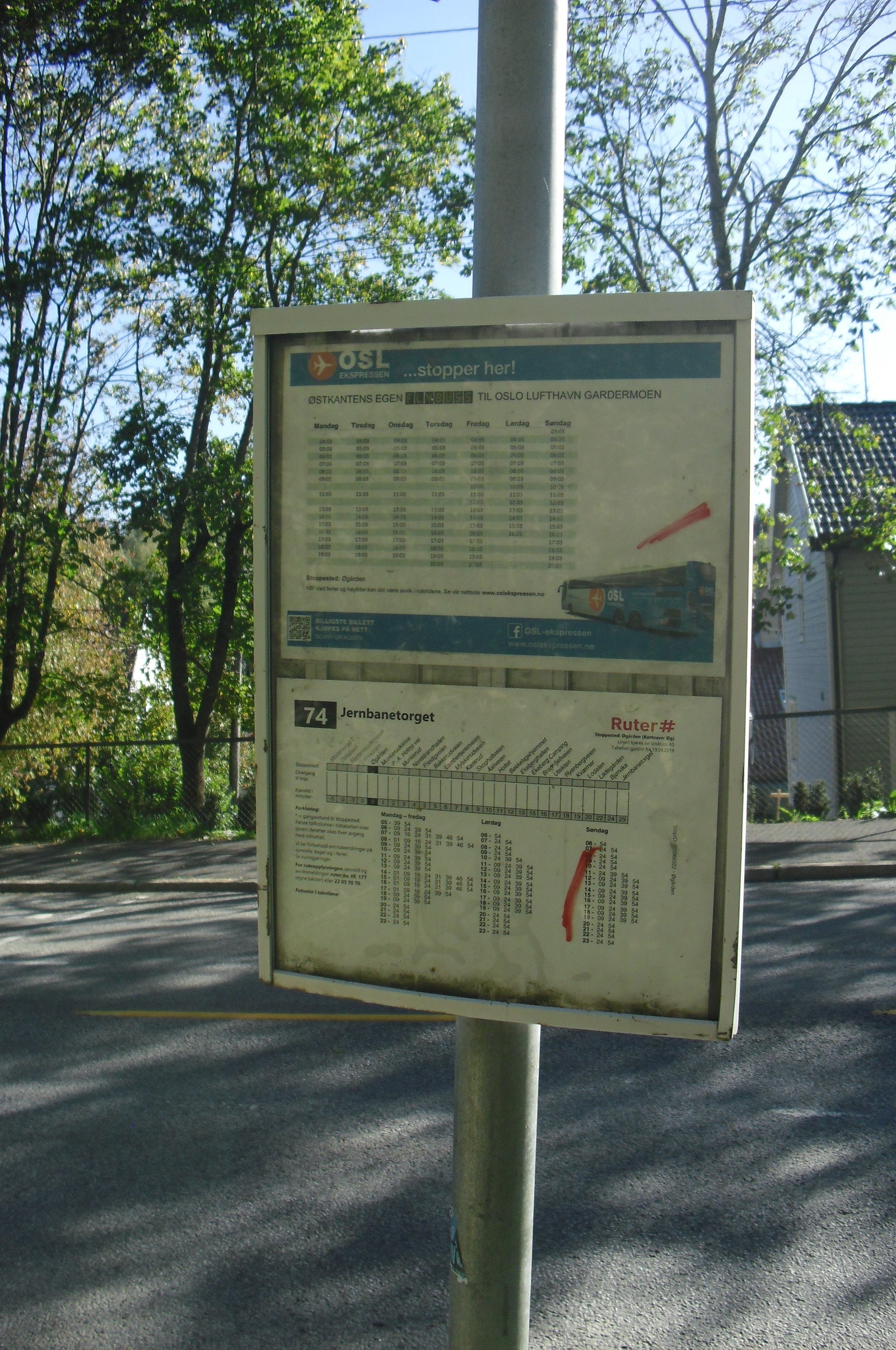 Øgården bussholdeplass med kvartersruter til byen over Nordstrand. Flybussen stopper også her Galleribilde