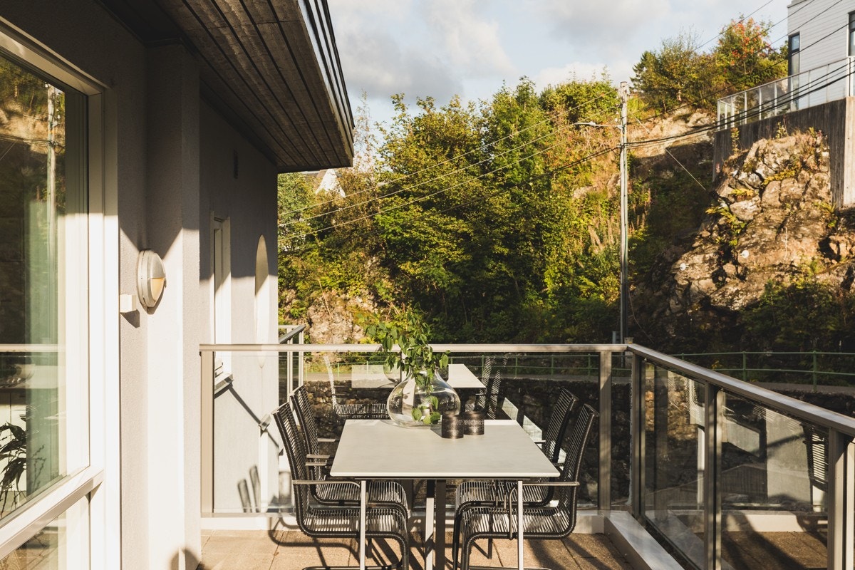 Plass til spisebord i tillegg til sofagruppe. Galleribilde