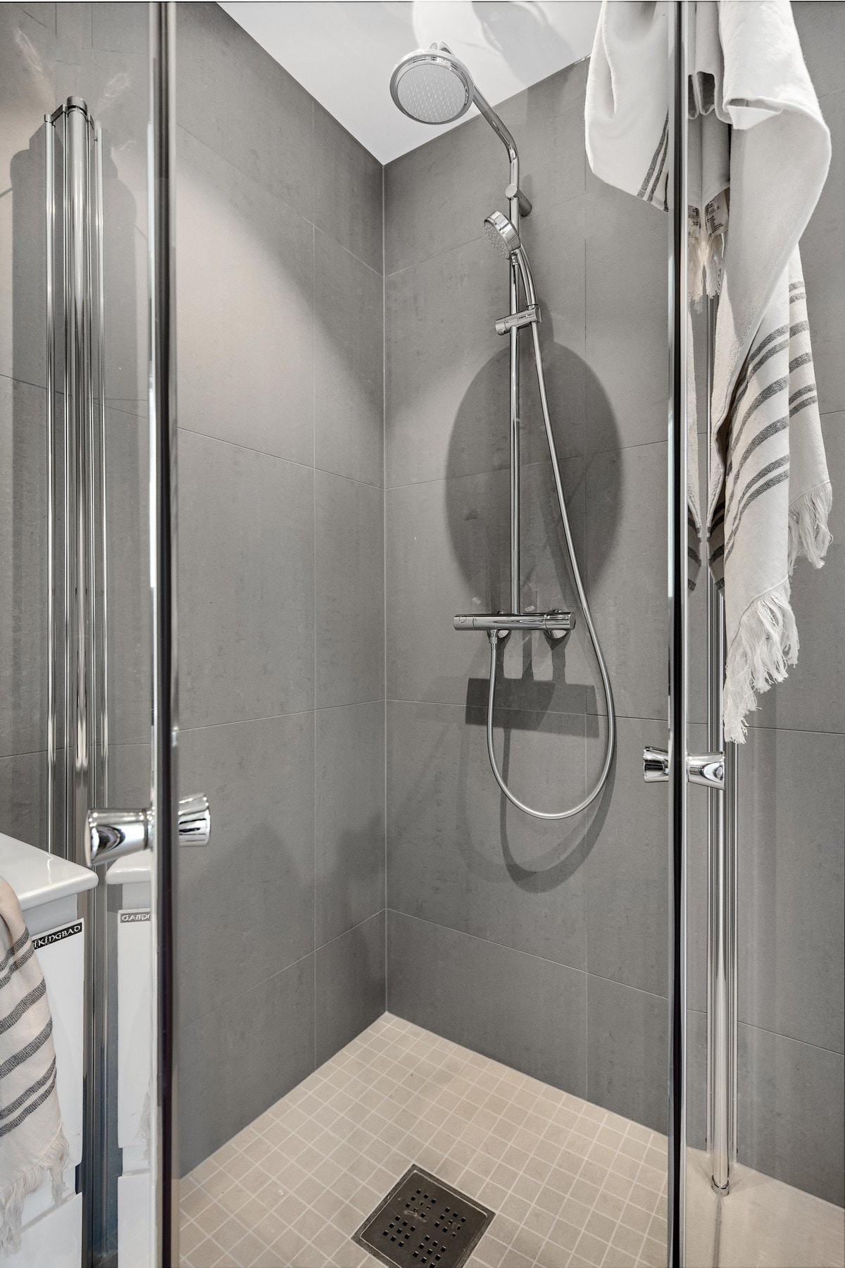 Bad fra soverom i 2 etasje. Galleribilde