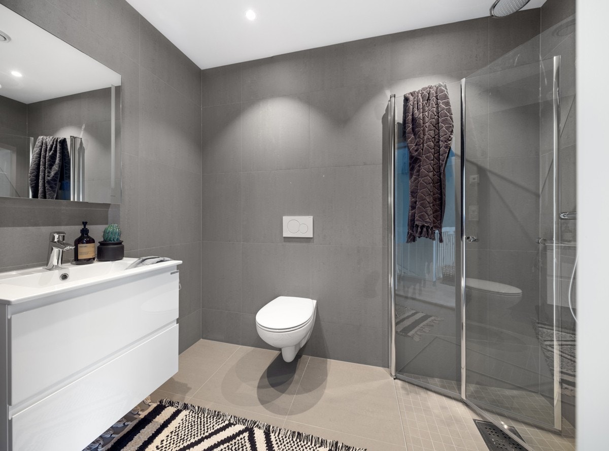 Nydelig dusjbad i 2 etasje Galleribilde