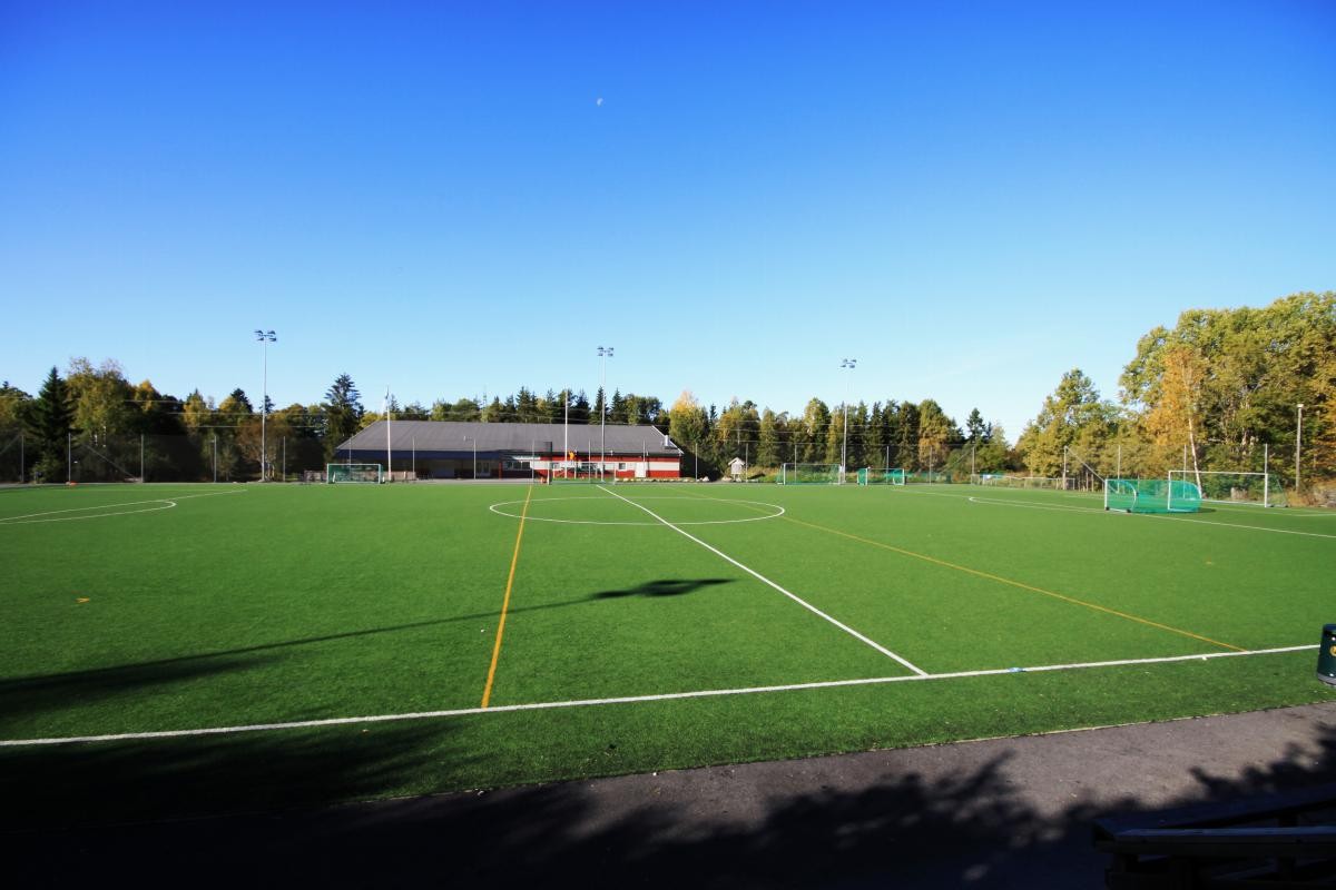 Prinsdal Idrettspark har flere kunstgressbaner. Galleribilde