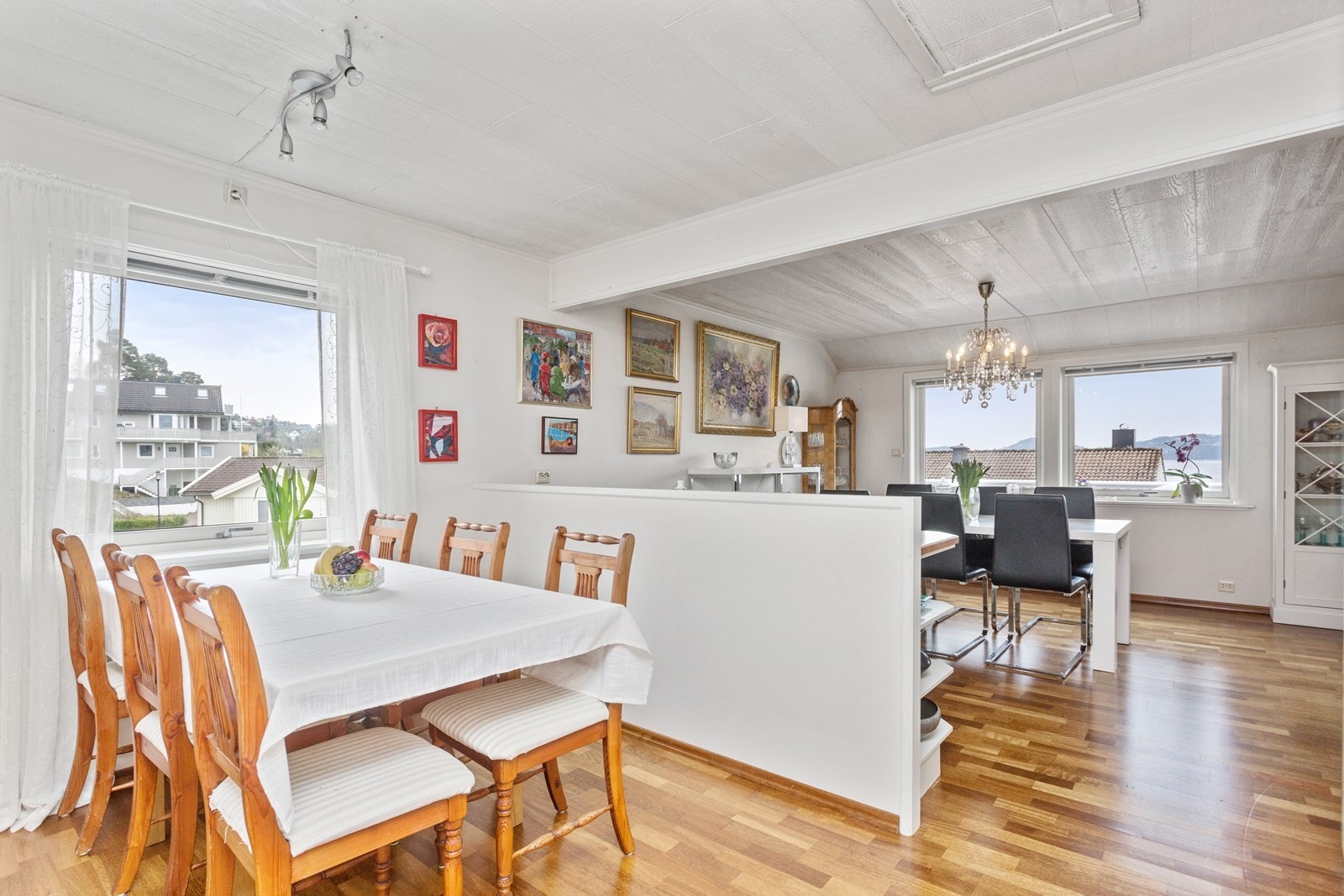 Fra kjøkken mot spisestue. Galleribilde