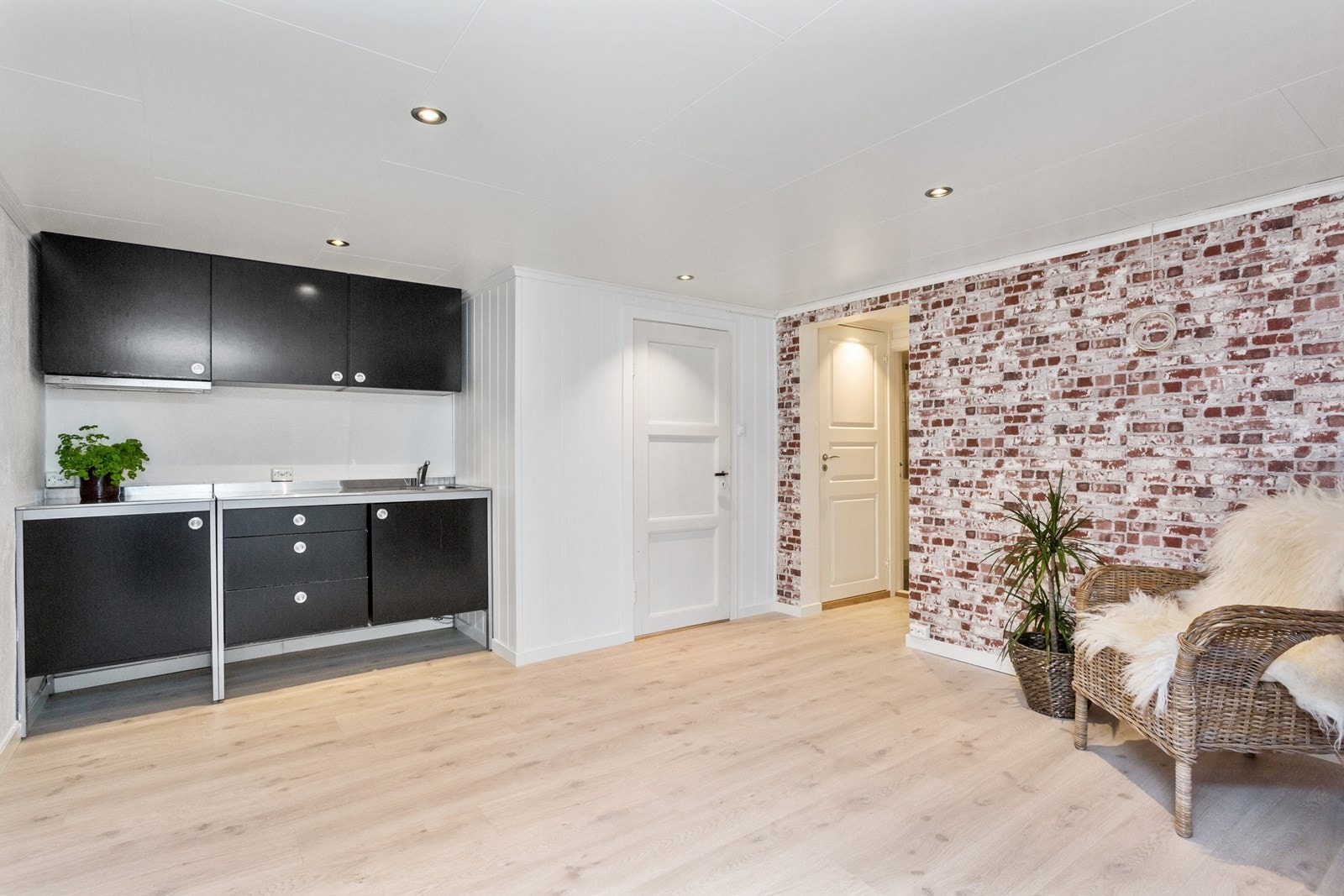 Stue/kjøkken kjeller. Galleribilde