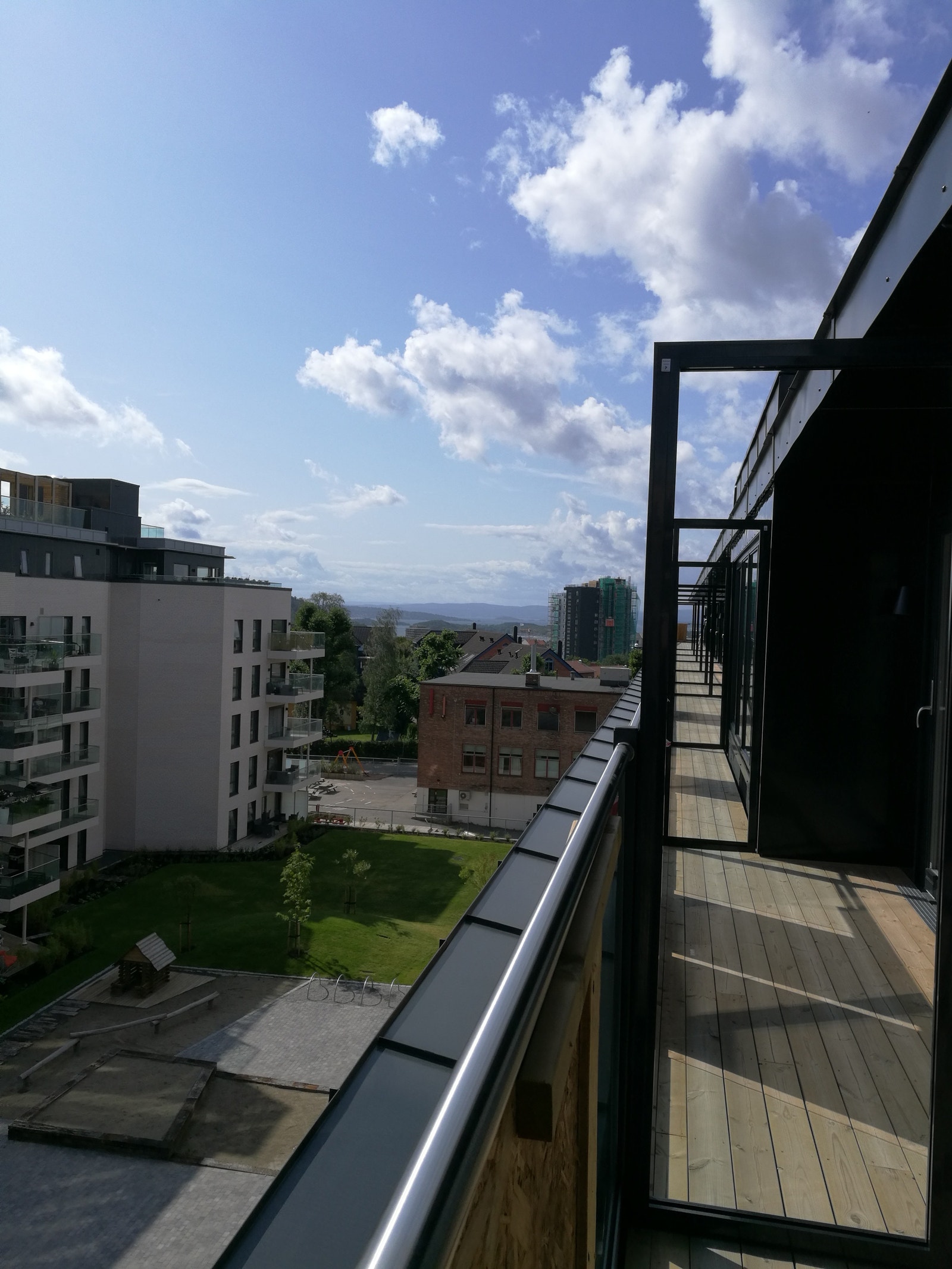 Innbydende terrasse! Utsikt mot Oslo fjorden. Sol fra morgen til ettermiddag. Galleribilde